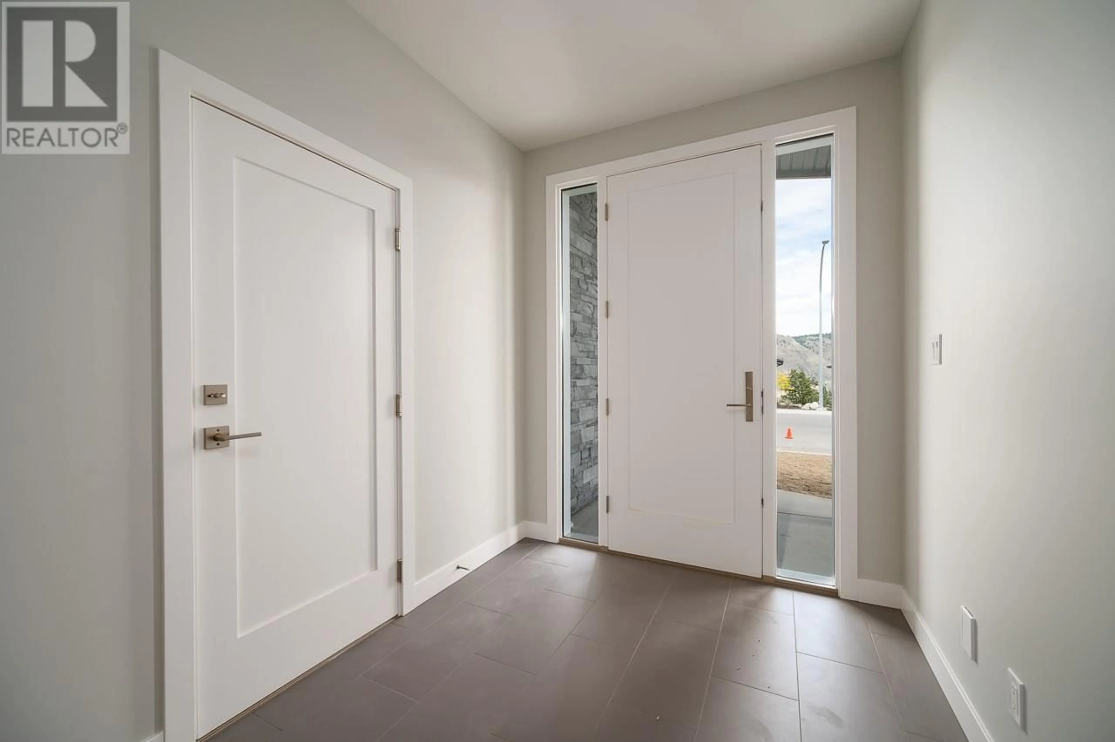 Indoor entryway for 2165 GALORE CRESCENT, Kamloops British Columbia V2E0E4