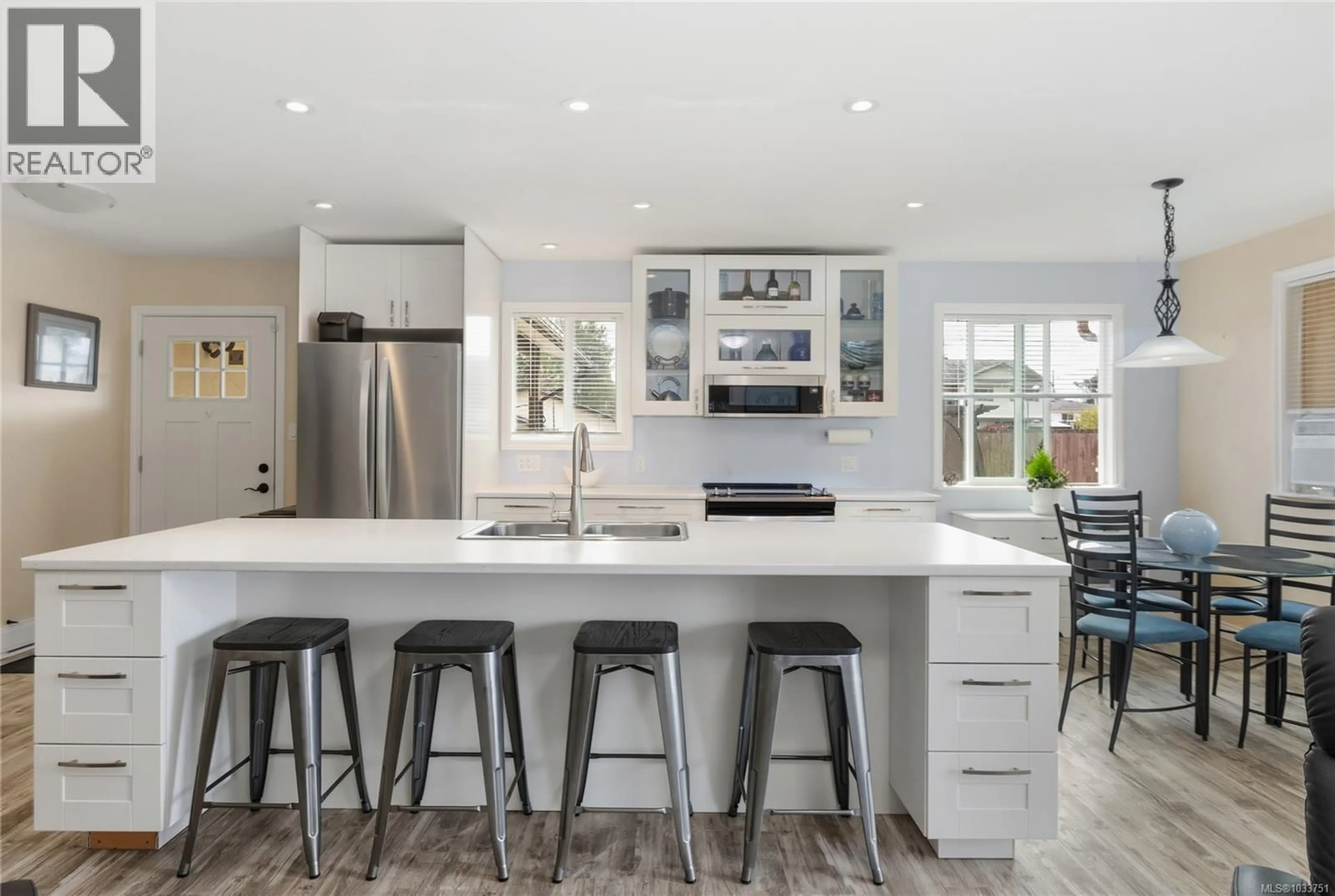 Open concept kitchen, ceramic/tile floor for E - 5784 LAKES ROAD, Duncan British Columbia V9L3E9