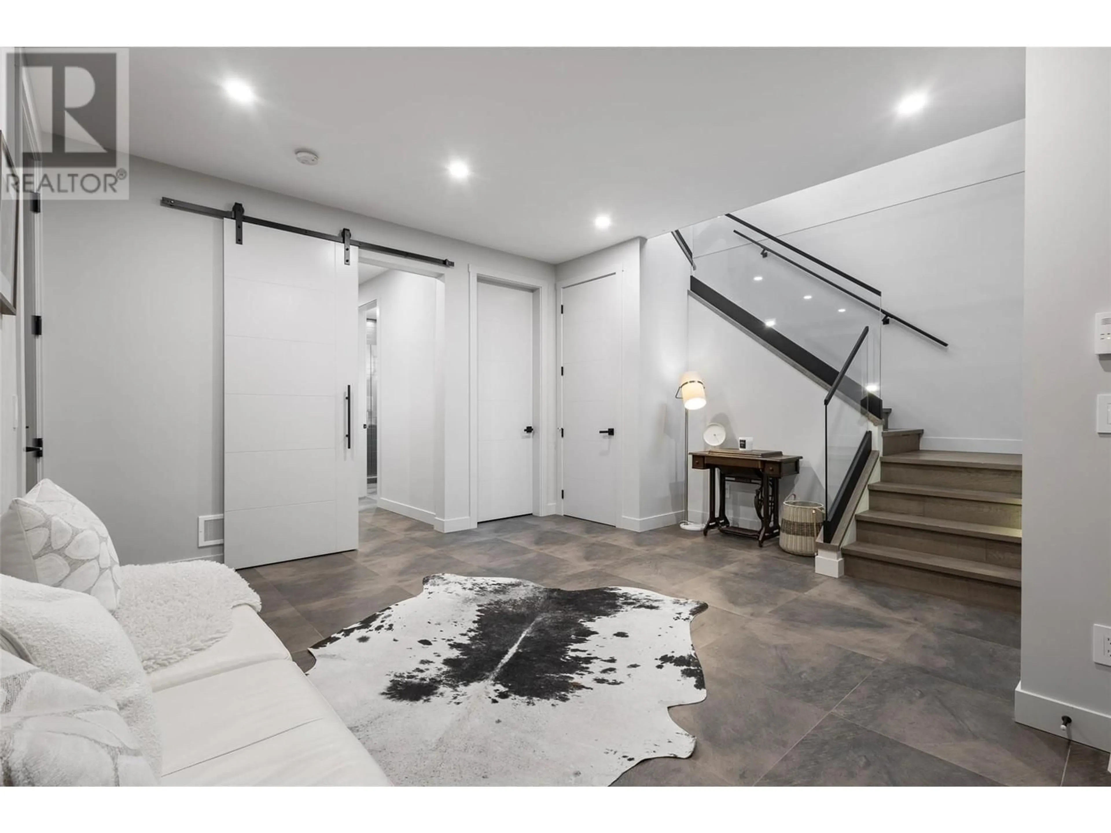 Indoor entryway for 3617 MAIDEN GRASS COURT, Kelowna British Columbia V4V1N4