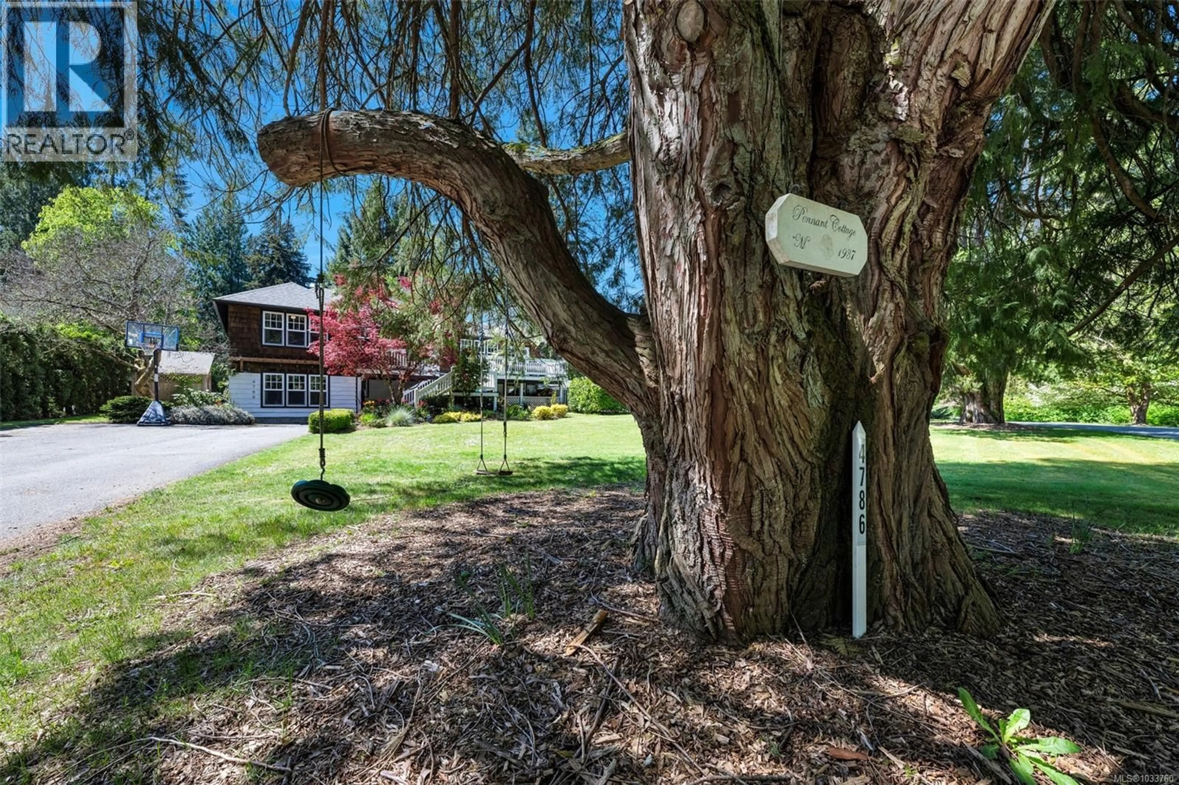 A pic from outside/outdoor area/front of a property/back of a property/a pic from drone, street for 4786 FAIRBRIDGE DRIVE, Duncan British Columbia V9L6N9
