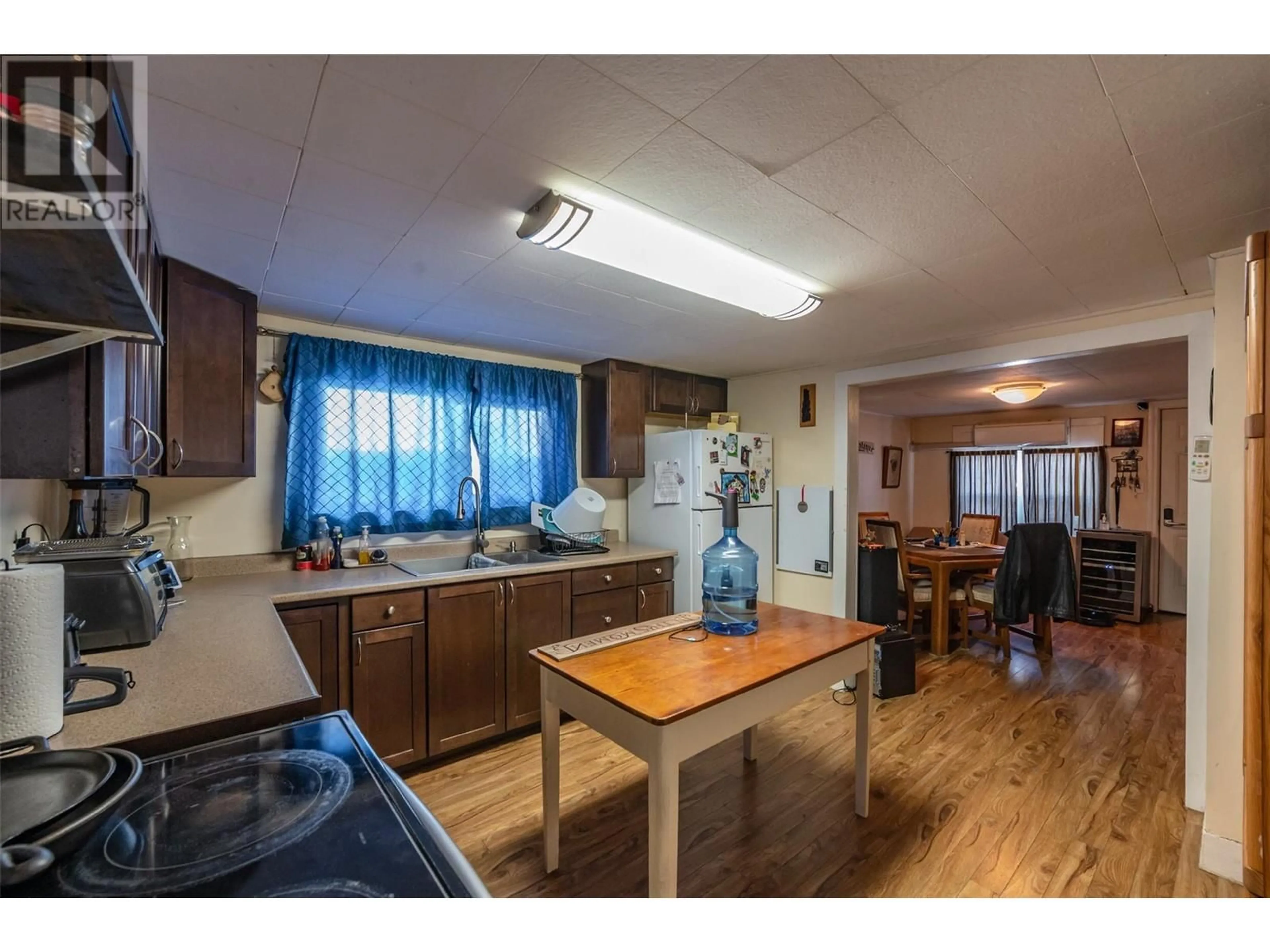 Standard kitchen, wood/laminate floor for 463 HEALES AVENUE, Penticton British Columbia V2A1G5