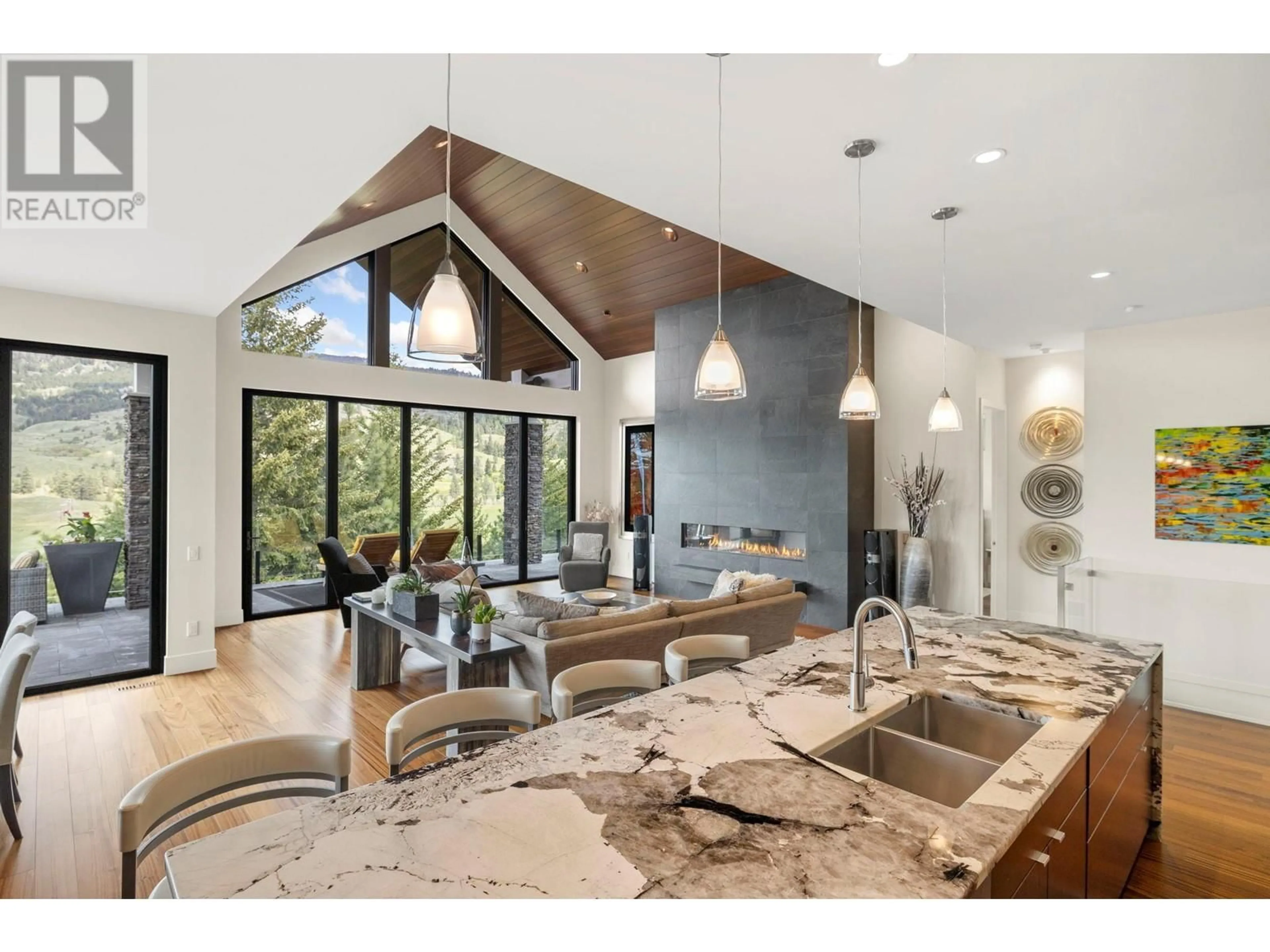 Open concept kitchen, ceramic/tile floor for 920 STOCKLEY STREET, Kelowna British Columbia V1P1R6