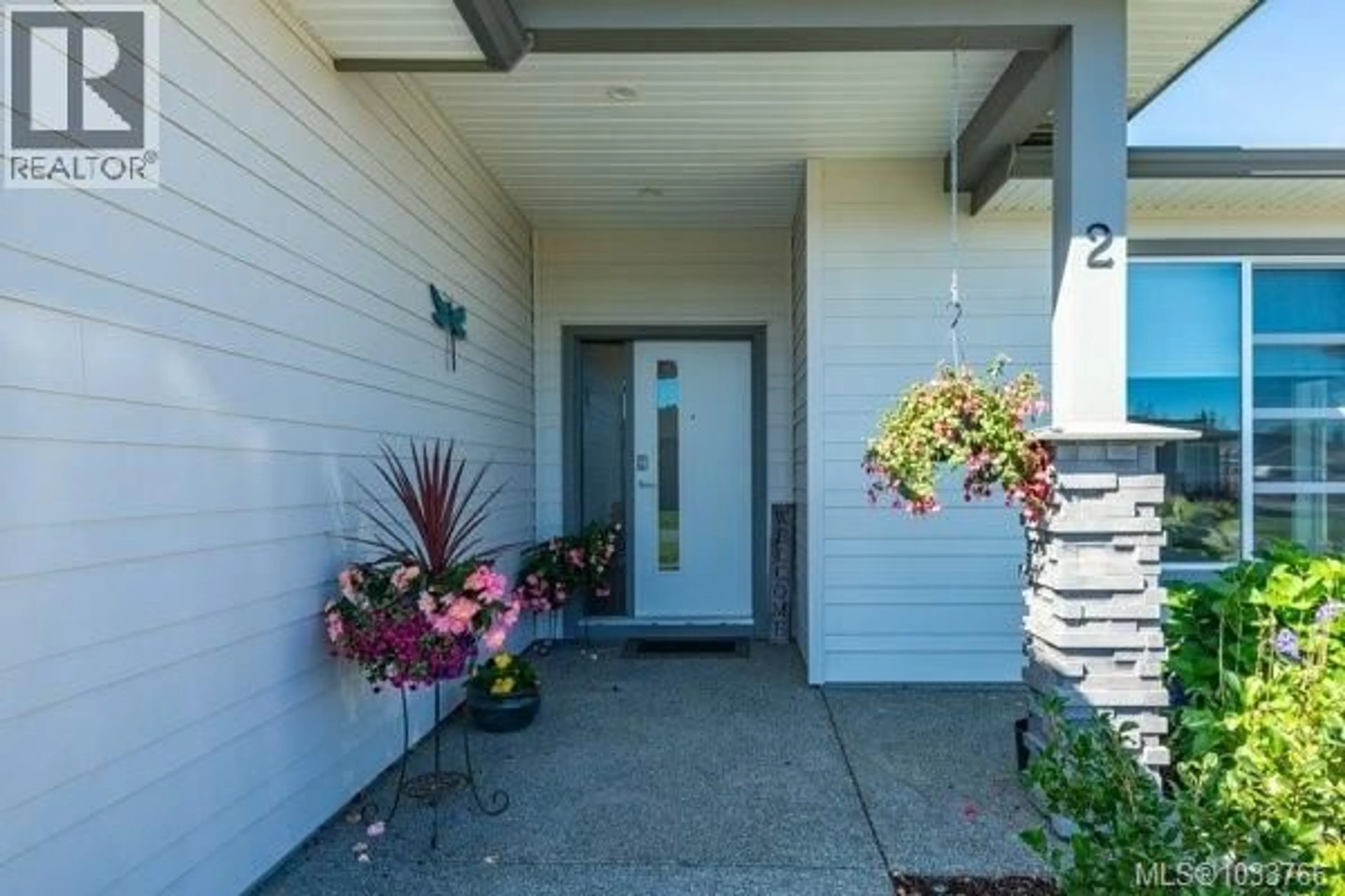 Indoor entryway for 2 - 2161 EVERGREEN ROAD, Campbell River British Columbia V9W0C8