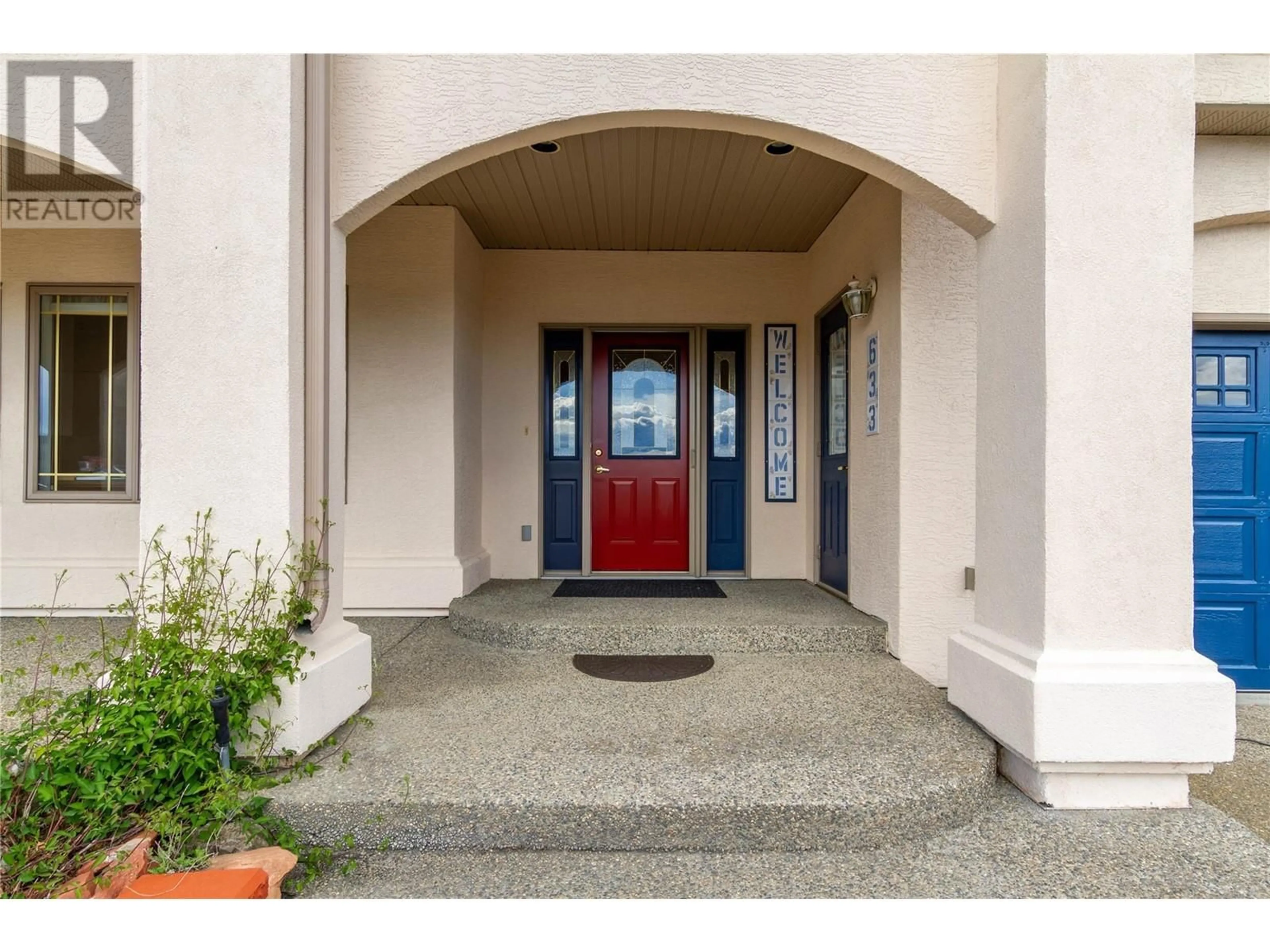 Indoor foyer for 633 MIDDLETON WAY, Coldstream British Columbia V1B2V5