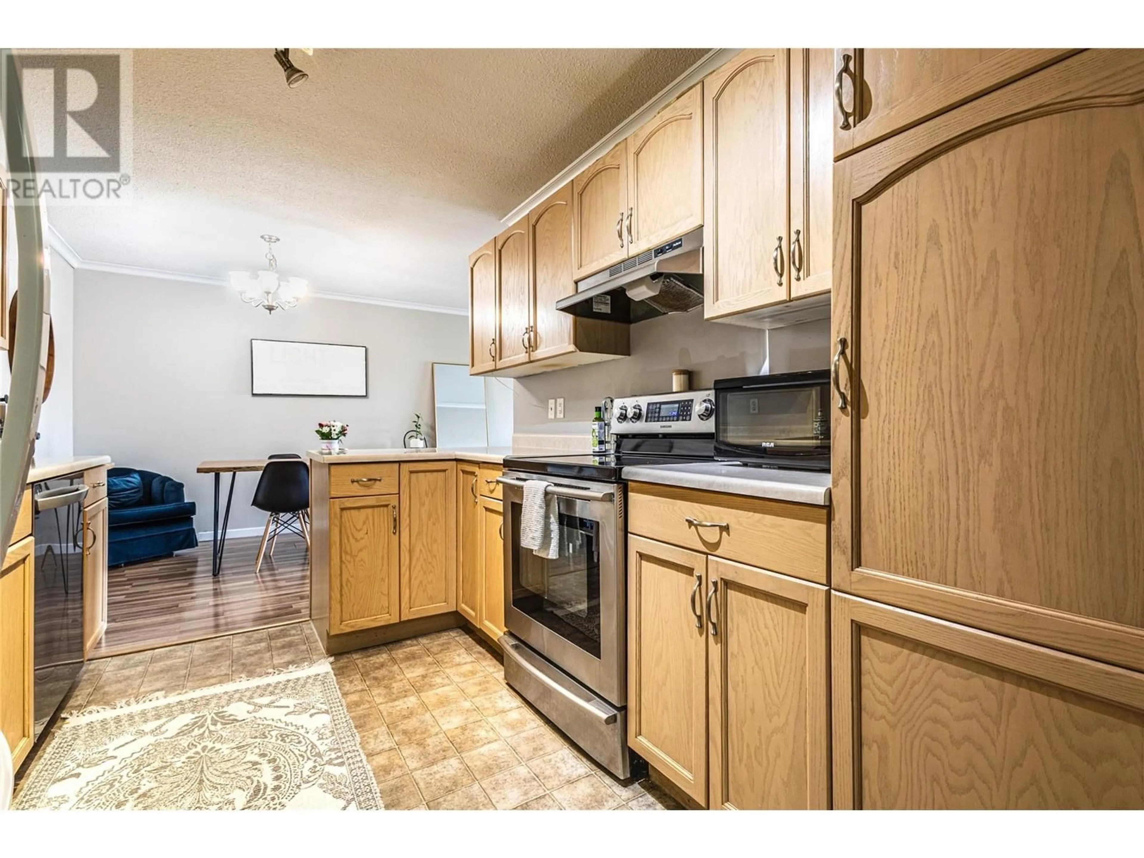 Standard kitchen, unknown for 769 KLO Road Unit# 314, Kelowna British Columbia V1Y9L9