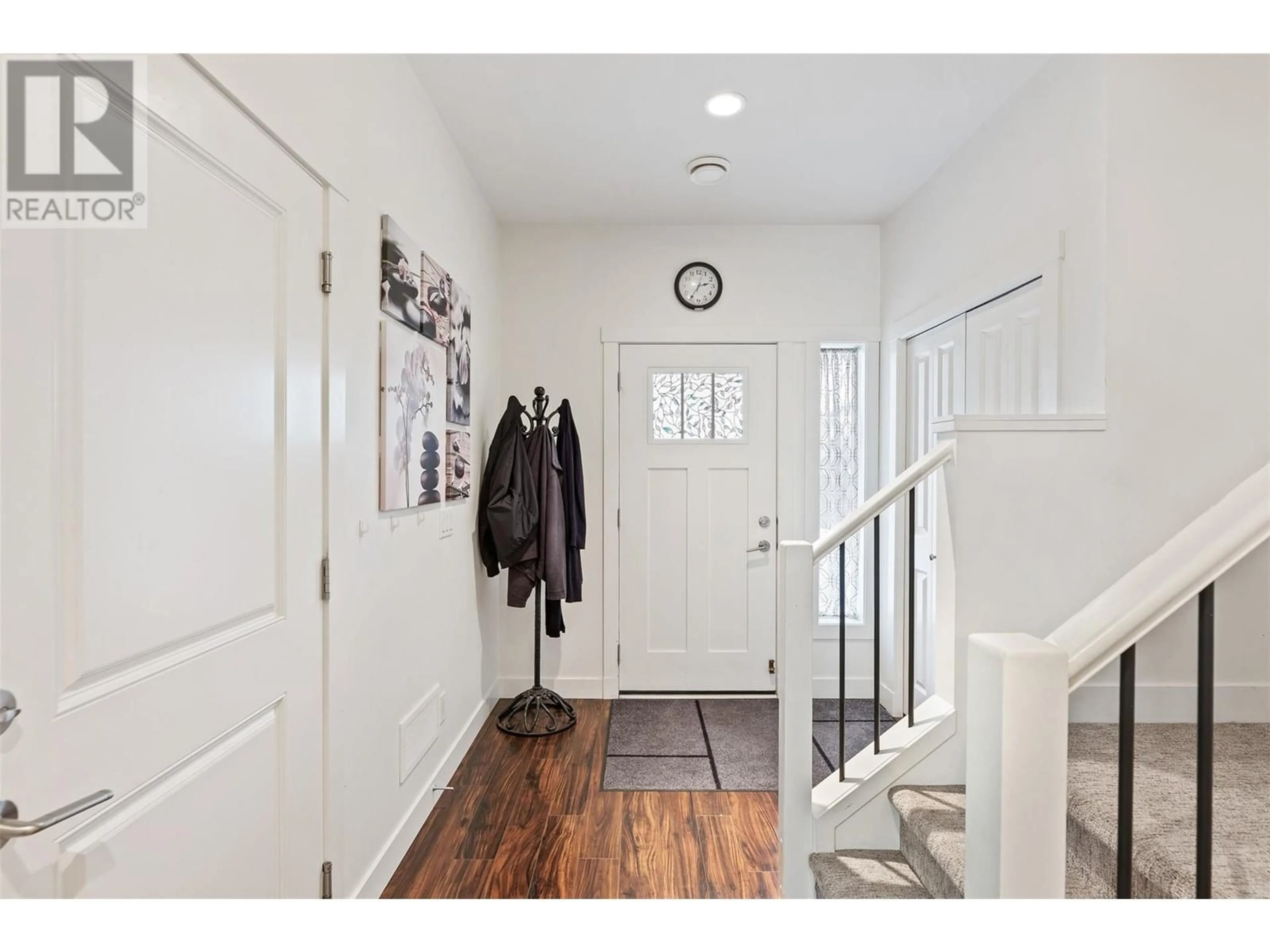 Indoor entryway for 24 - 10724 BOTTOM WOOD LAKE ROAD, Lake Country British Columbia V4V2T3