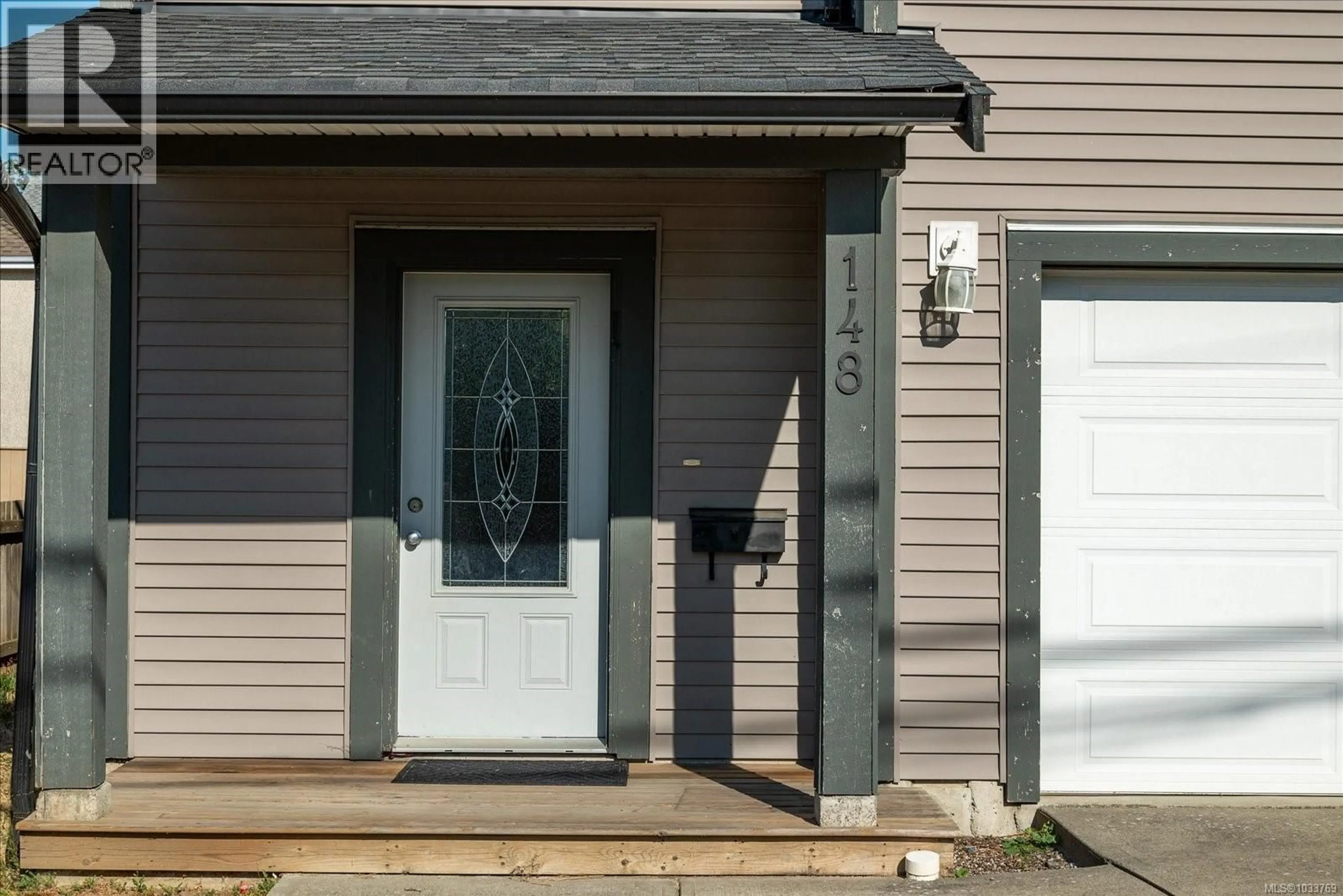 Home with vinyl exterior material, street for 148 VICTORIA ROAD, Nanaimo British Columbia V9R4P5