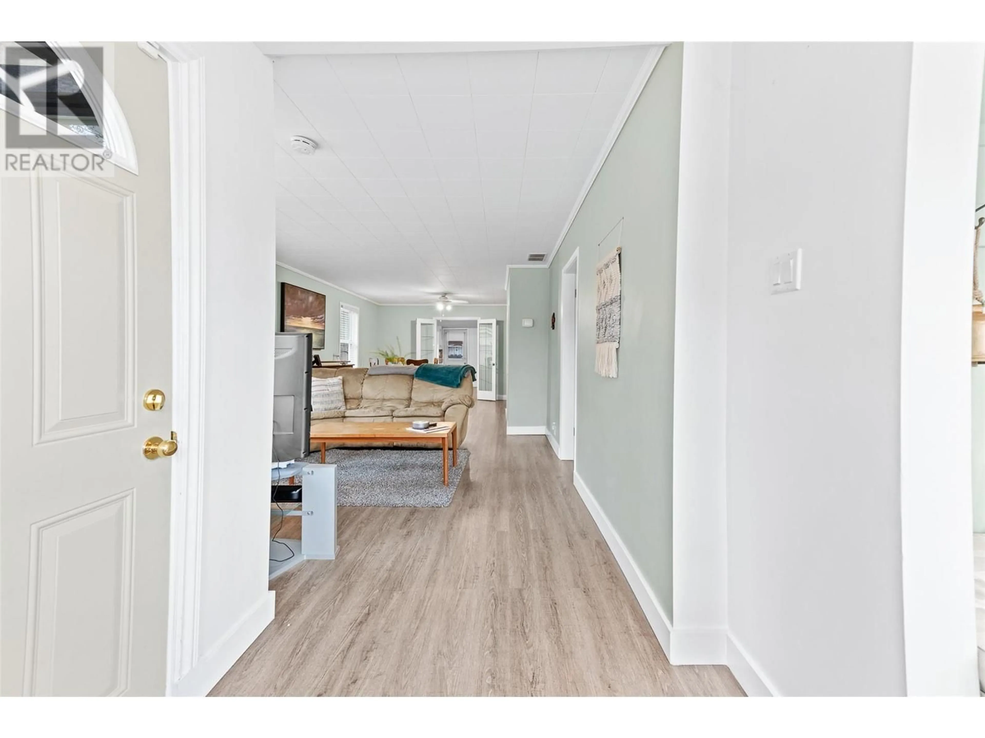 Indoor entryway for 836 CAWSTON AVENUE, Kelowna British Columbia V1Y6Z7
