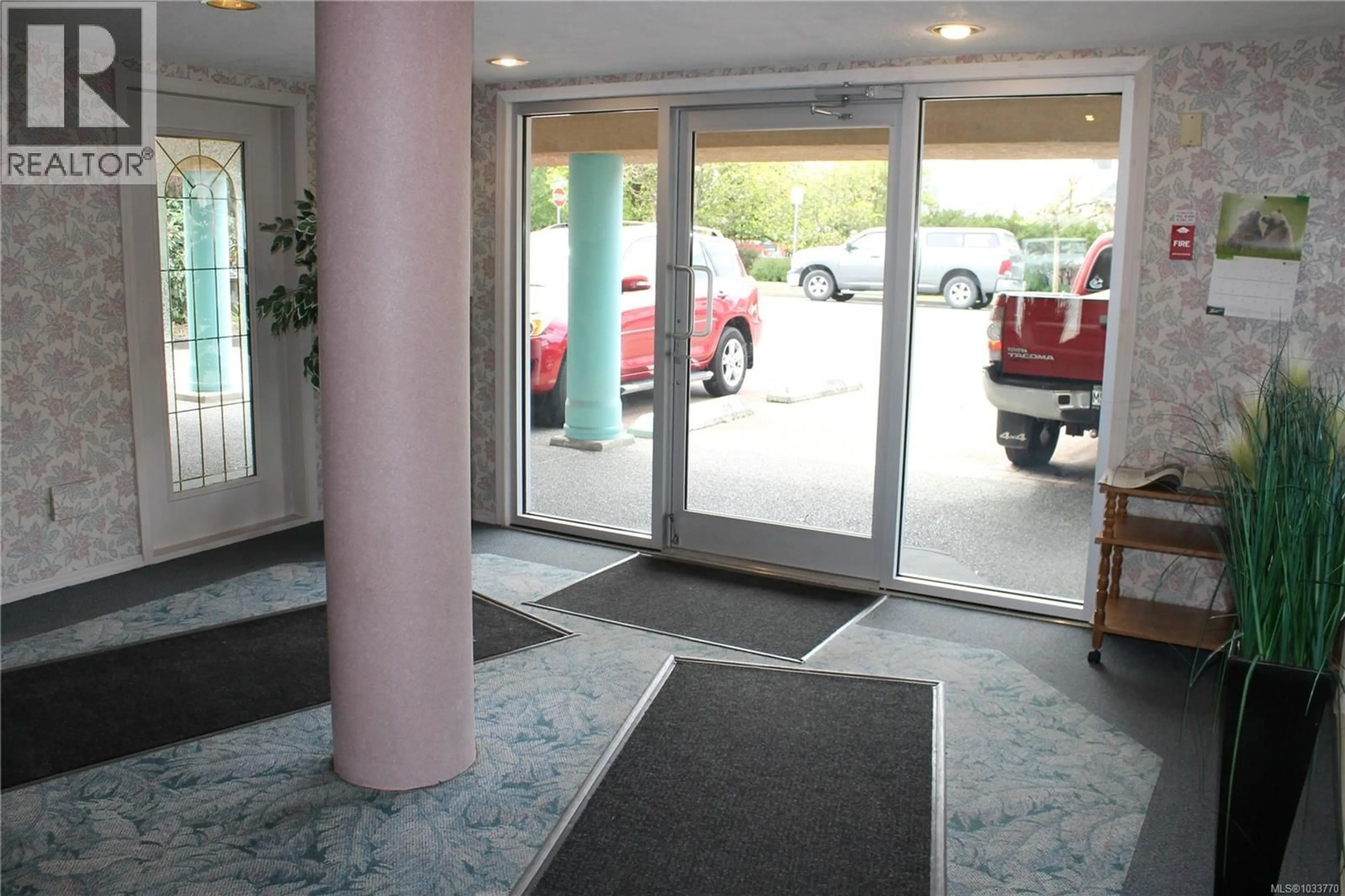Lobby for 203 - 300 BUNDOCK AVENUE, Duncan British Columbia V9L3N9