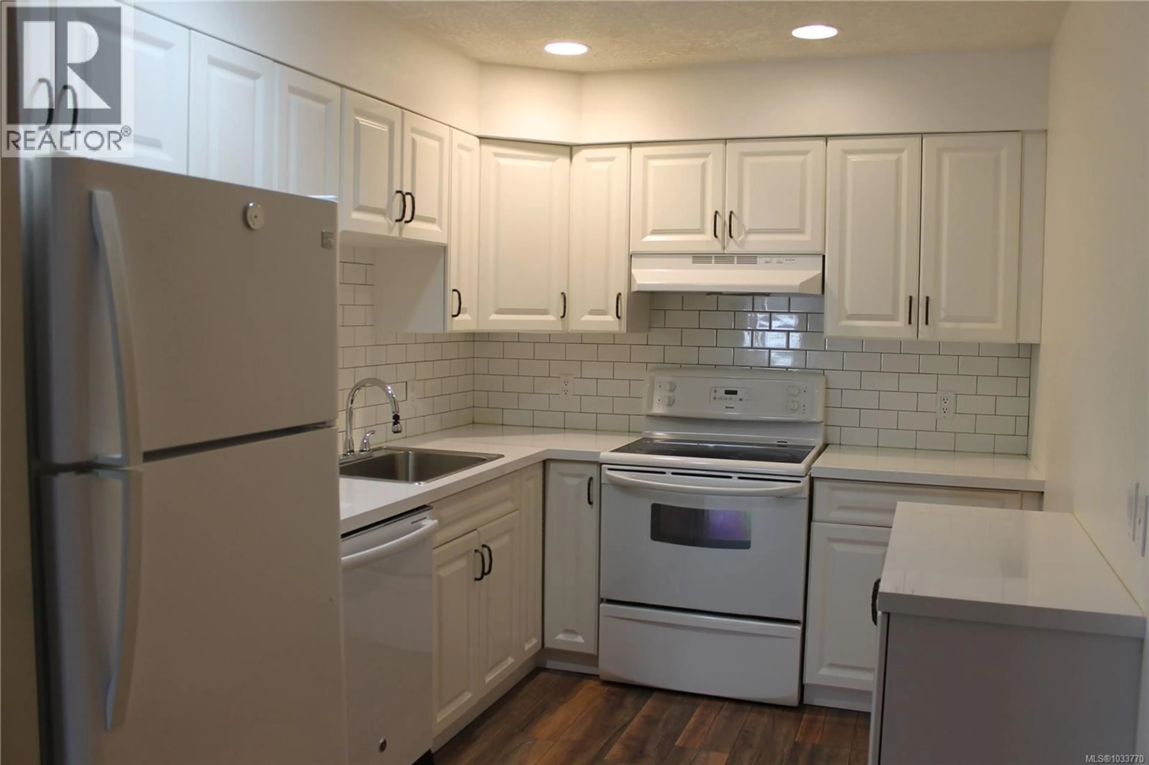 Standard kitchen, ceramic/tile floor for 203 - 300 BUNDOCK AVENUE, Duncan British Columbia V9L3N9