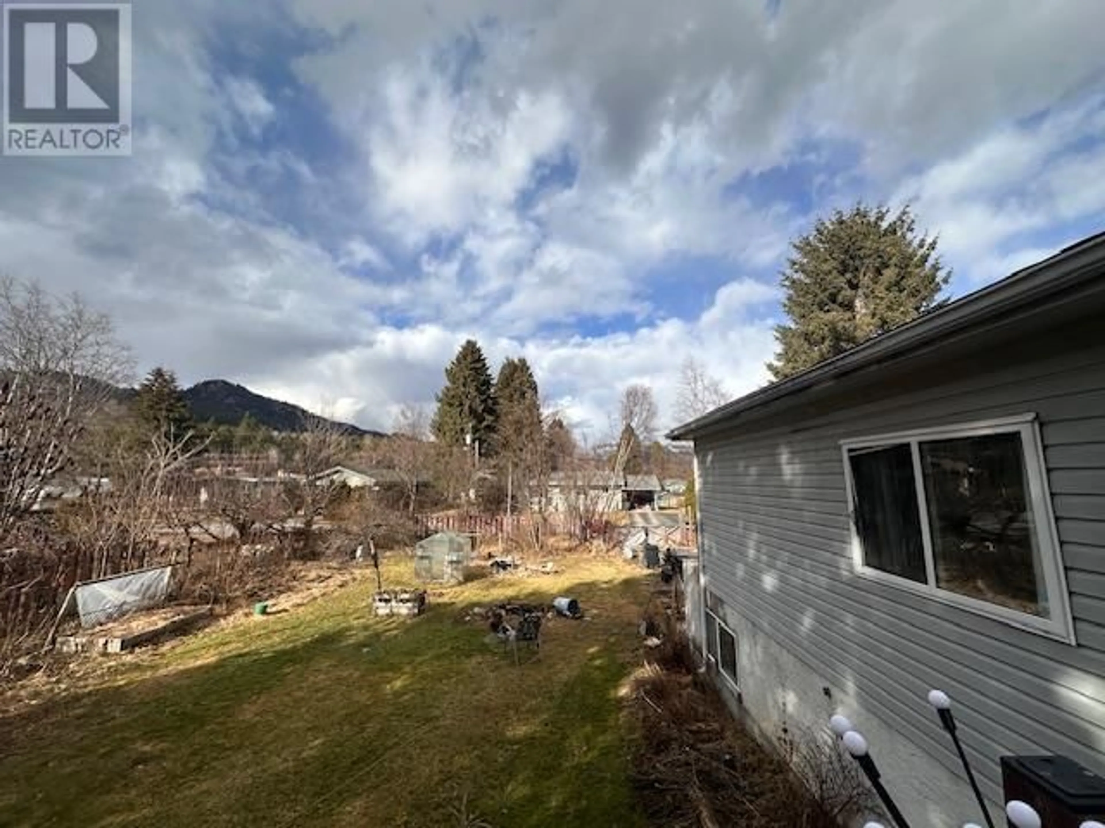 A pic from outside/outdoor area/front of a property/back of a property/a pic from drone, mountain view for 513 105th Street, Castlegar British Columbia V1N3G7