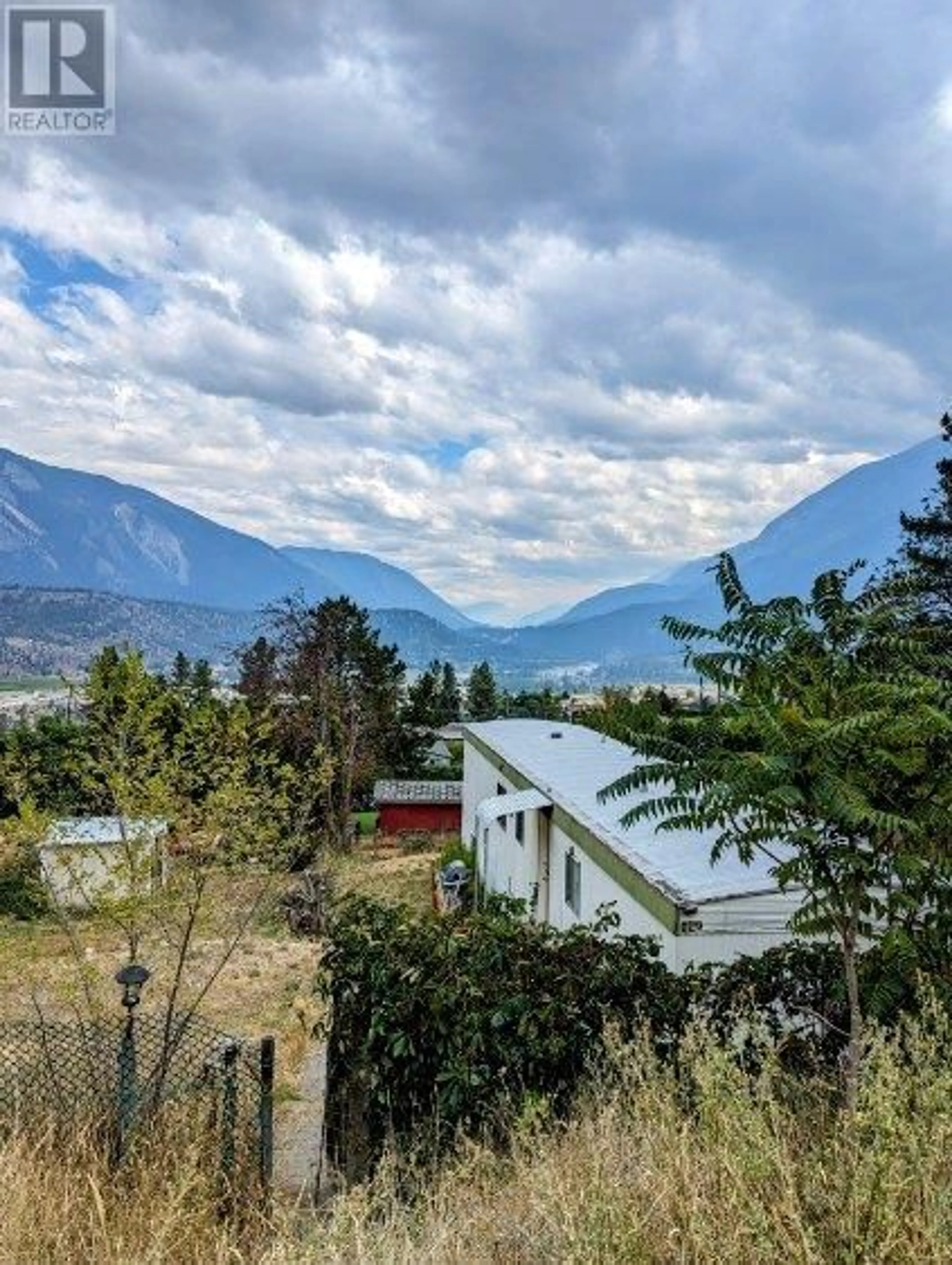 A pic from outside/outdoor area/front of a property/back of a property/a pic from drone, mountain view for 618 VICTORIA STREET, Lillooet British Columbia V0K2E3