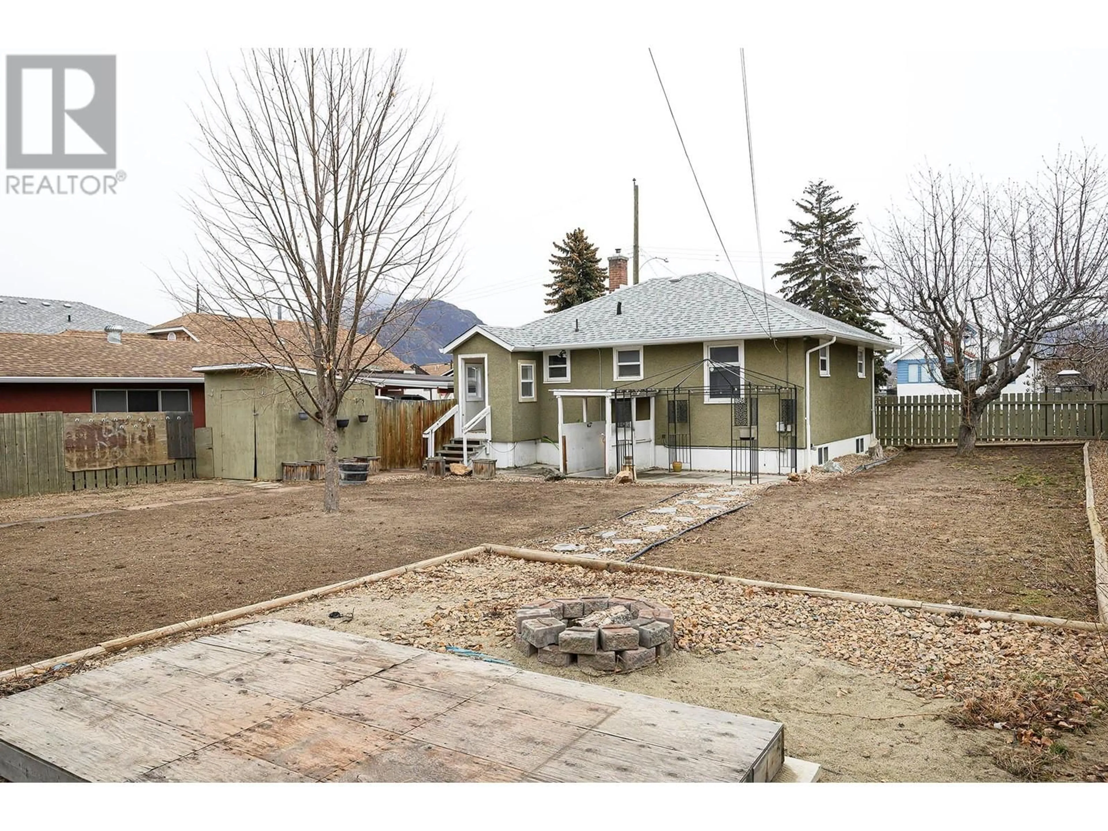 A pic from outside/outdoor area/front of a property/back of a property/a pic from drone, street for 146 MARCEL Street, Kamloops British Columbia V2b4C3