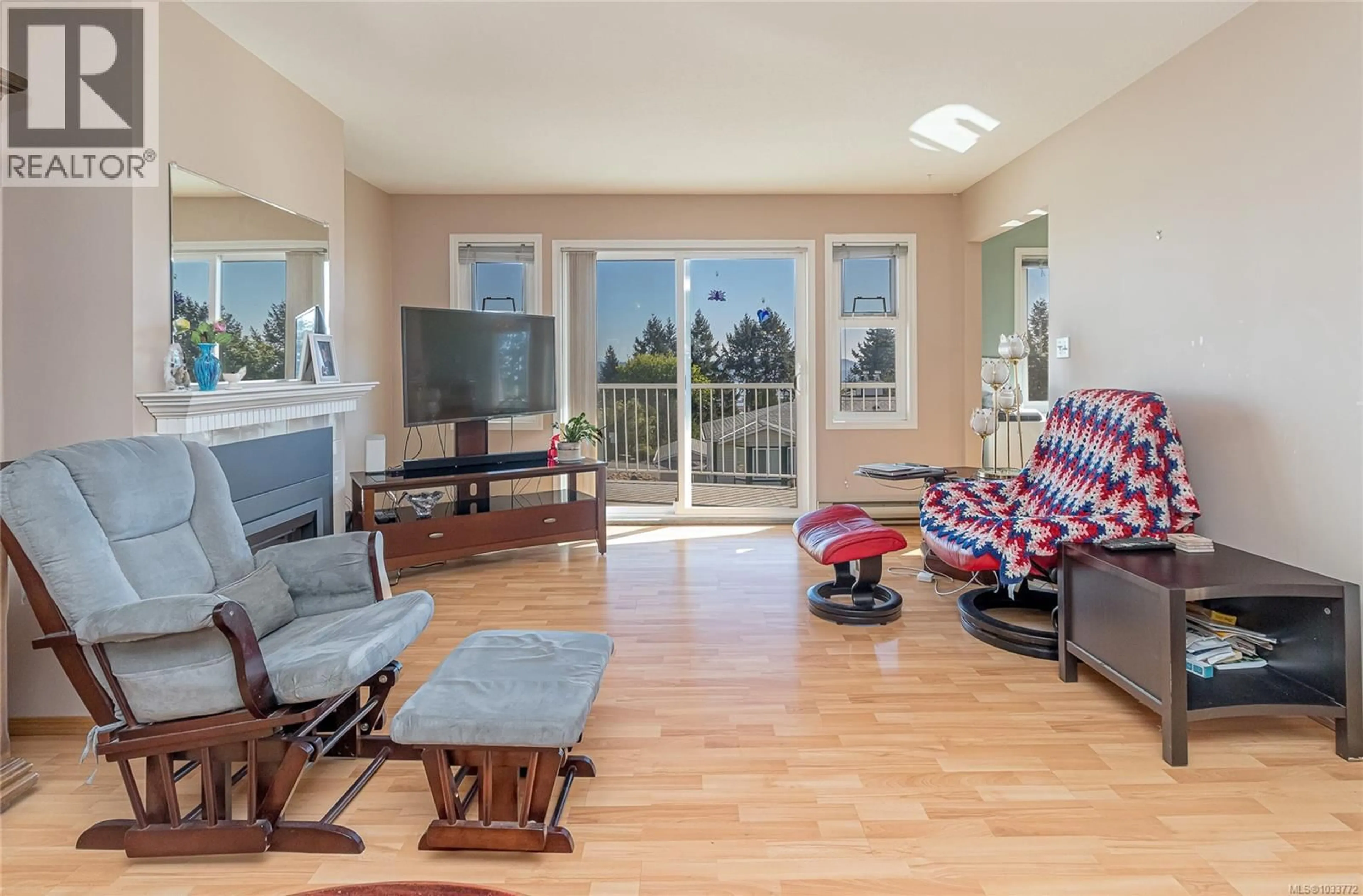 Living room with furniture, unknown for 366 PETROGLYPH CRESCENT, Nanaimo British Columbia V9R5K1