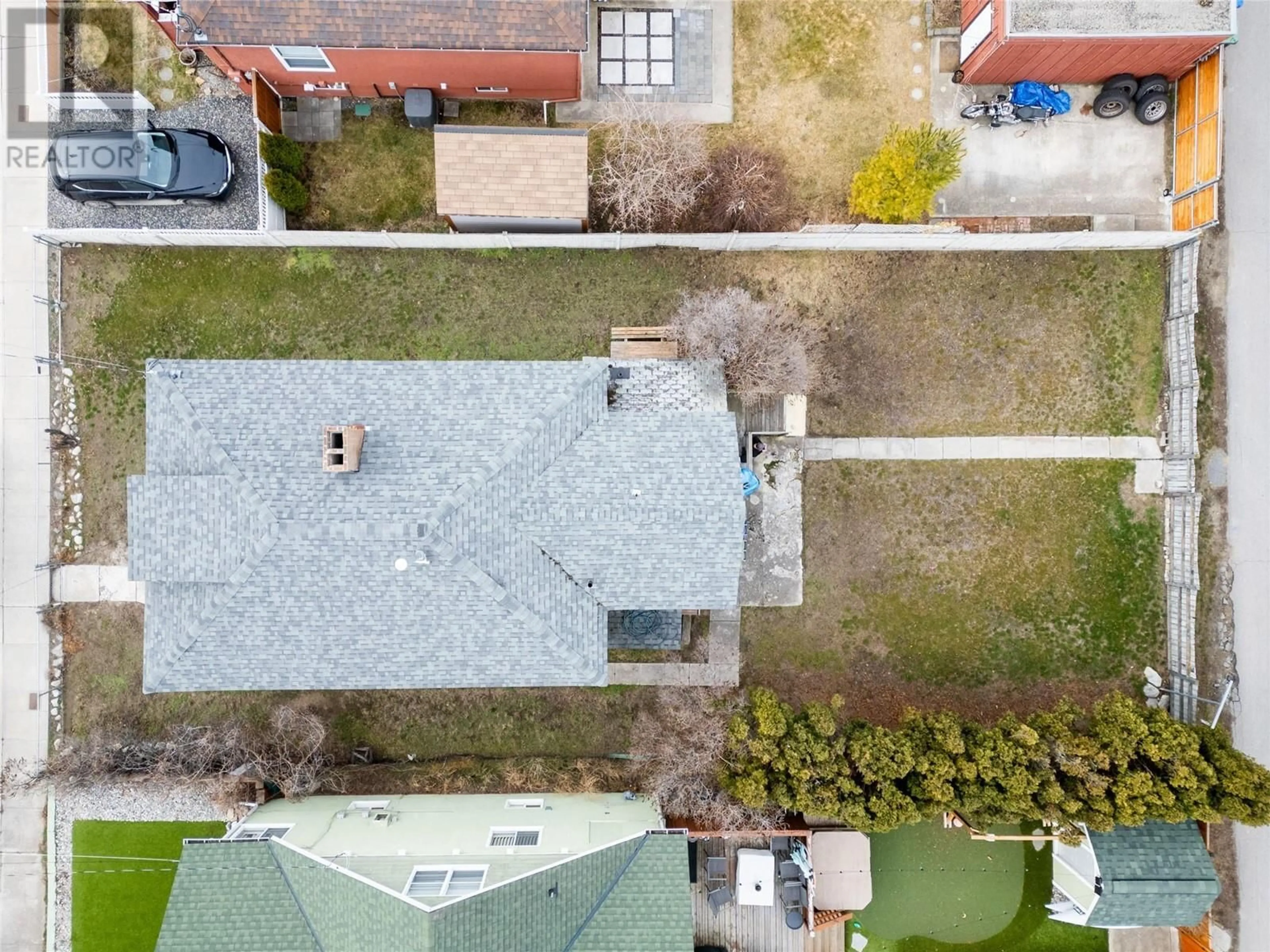 A pic from outside/outdoor area/front of a property/back of a property/a pic from drone, street for 425 Heales Avenue, Penticton British Columbia V2A1G5