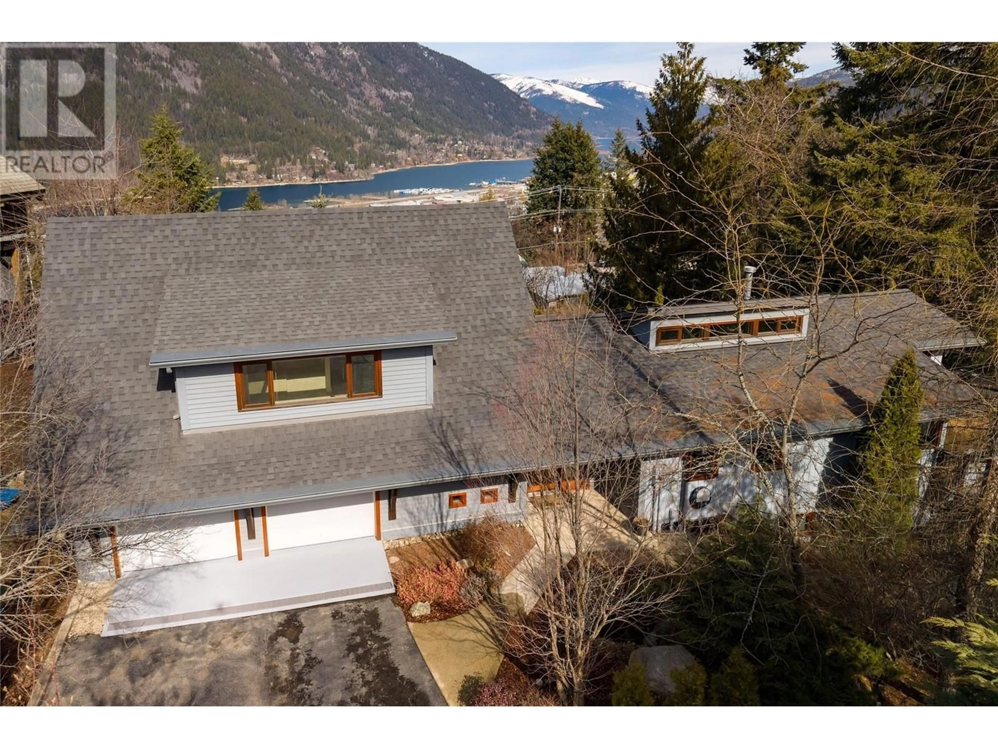 A pic from outside/outdoor area/front of a property/back of a property/a pic from drone, water/lake/river/ocean view for 706 WEST GORE STREET, Nelson British Columbia V1L7B9