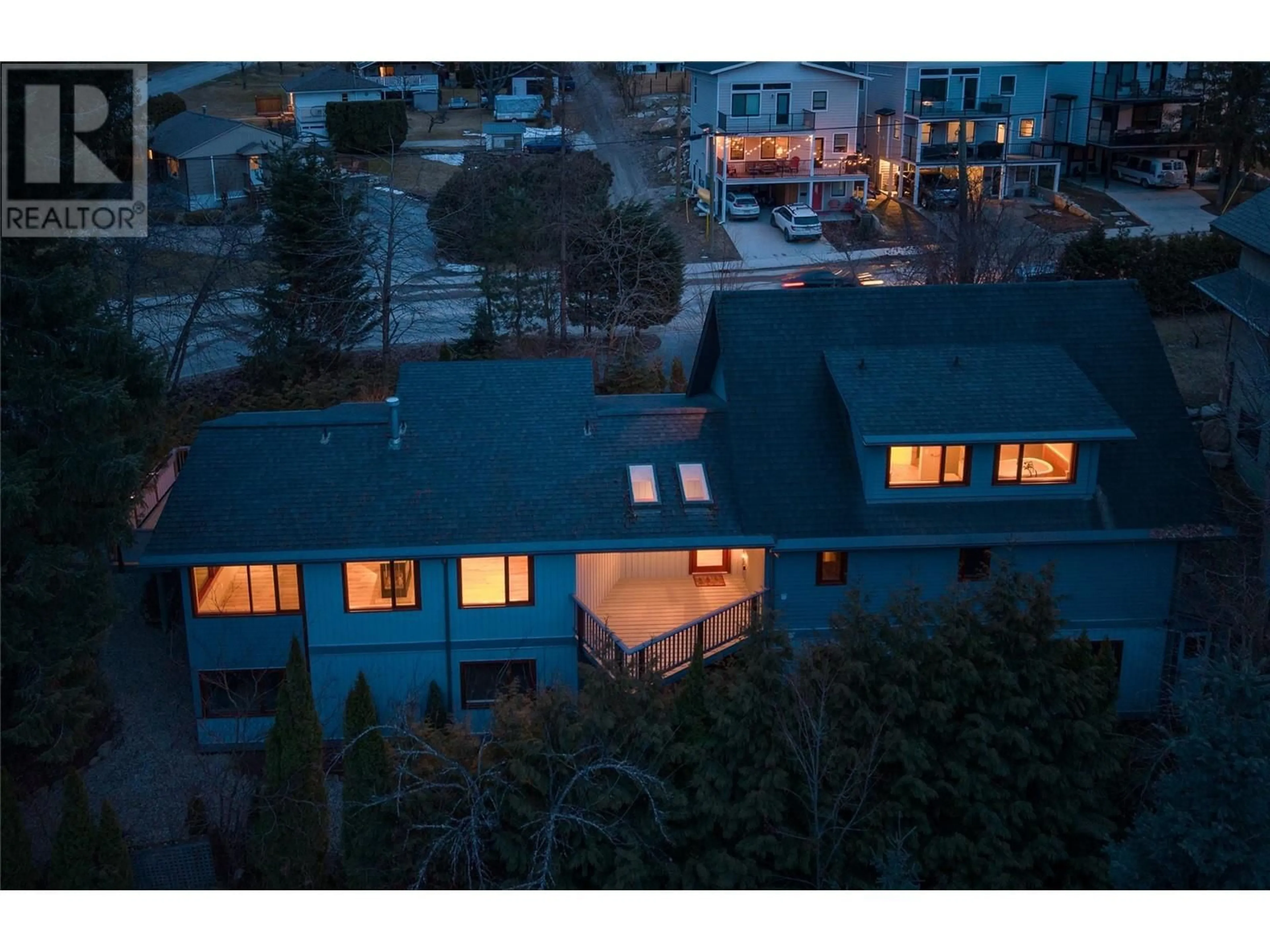 A pic from outside/outdoor area/front of a property/back of a property/a pic from drone, city buildings view from balcony for 706 WEST GORE STREET, Nelson British Columbia V1L7B9
