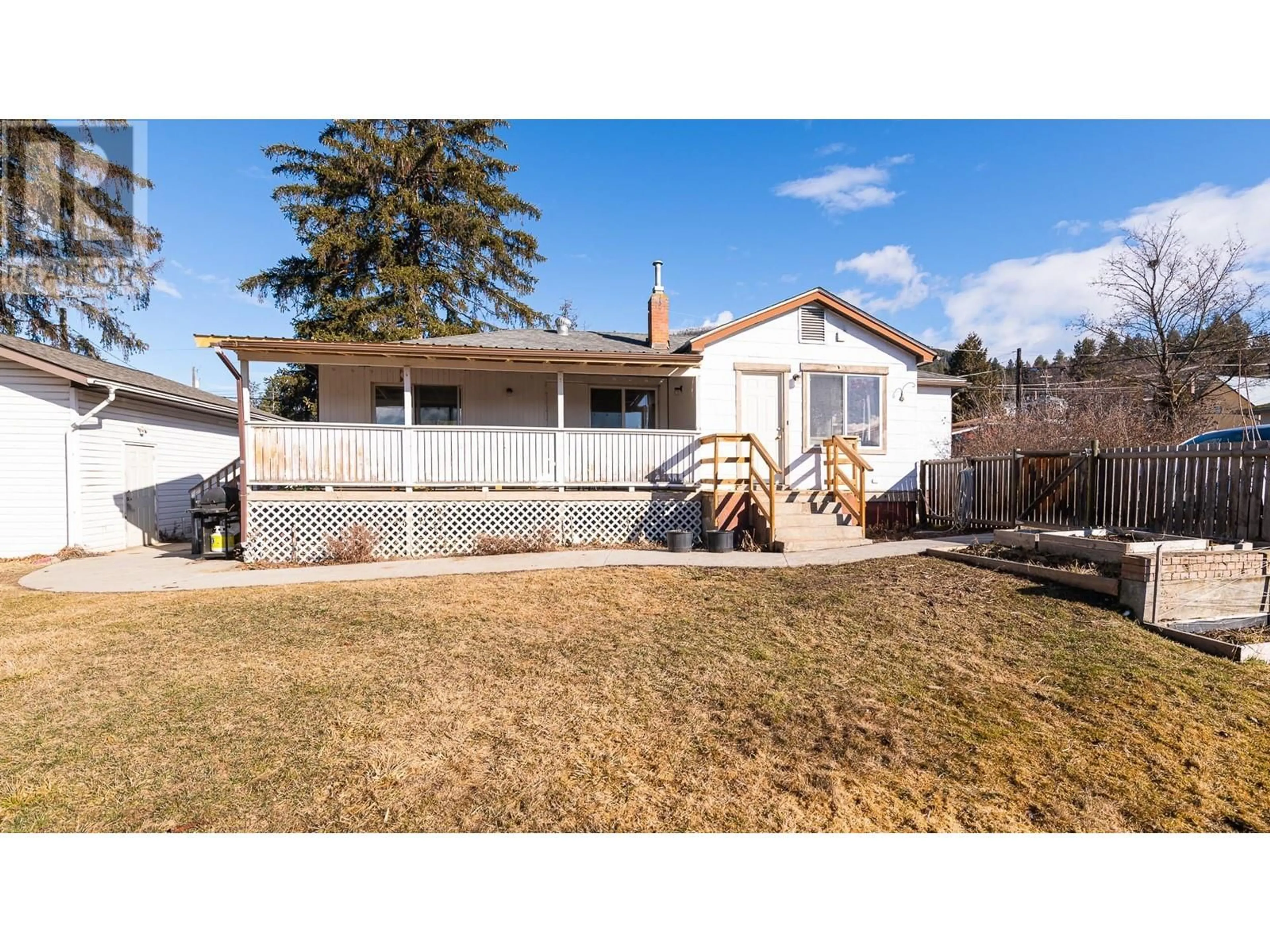 A pic from outside/outdoor area/front of a property/back of a property/a pic from drone, unknown for 205 19TH Avenue S, Creston British Columbia V0B1G5