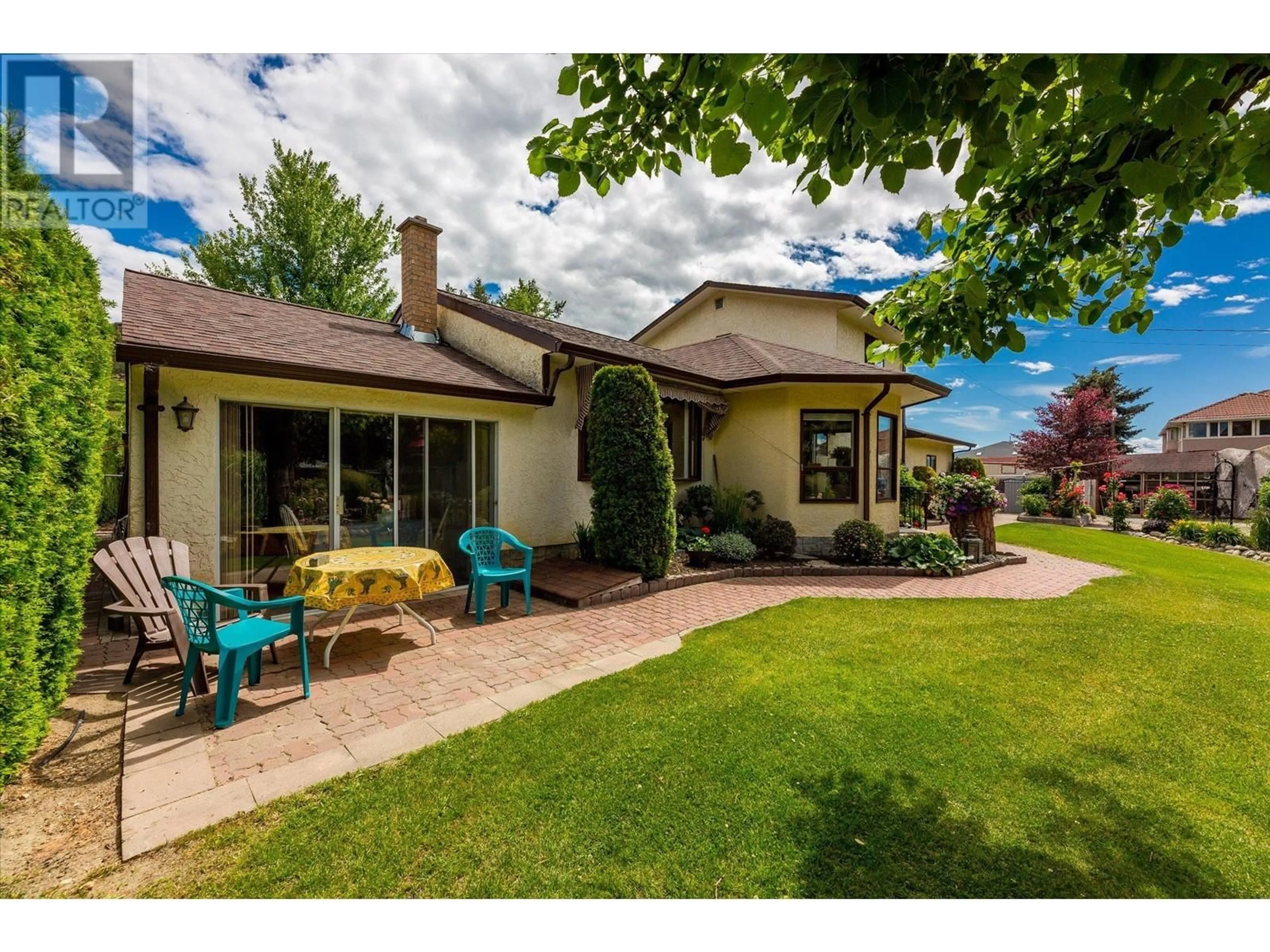 Patio, street for 457 VALLEY ROAD, Kelowna British Columbia V1V2E5