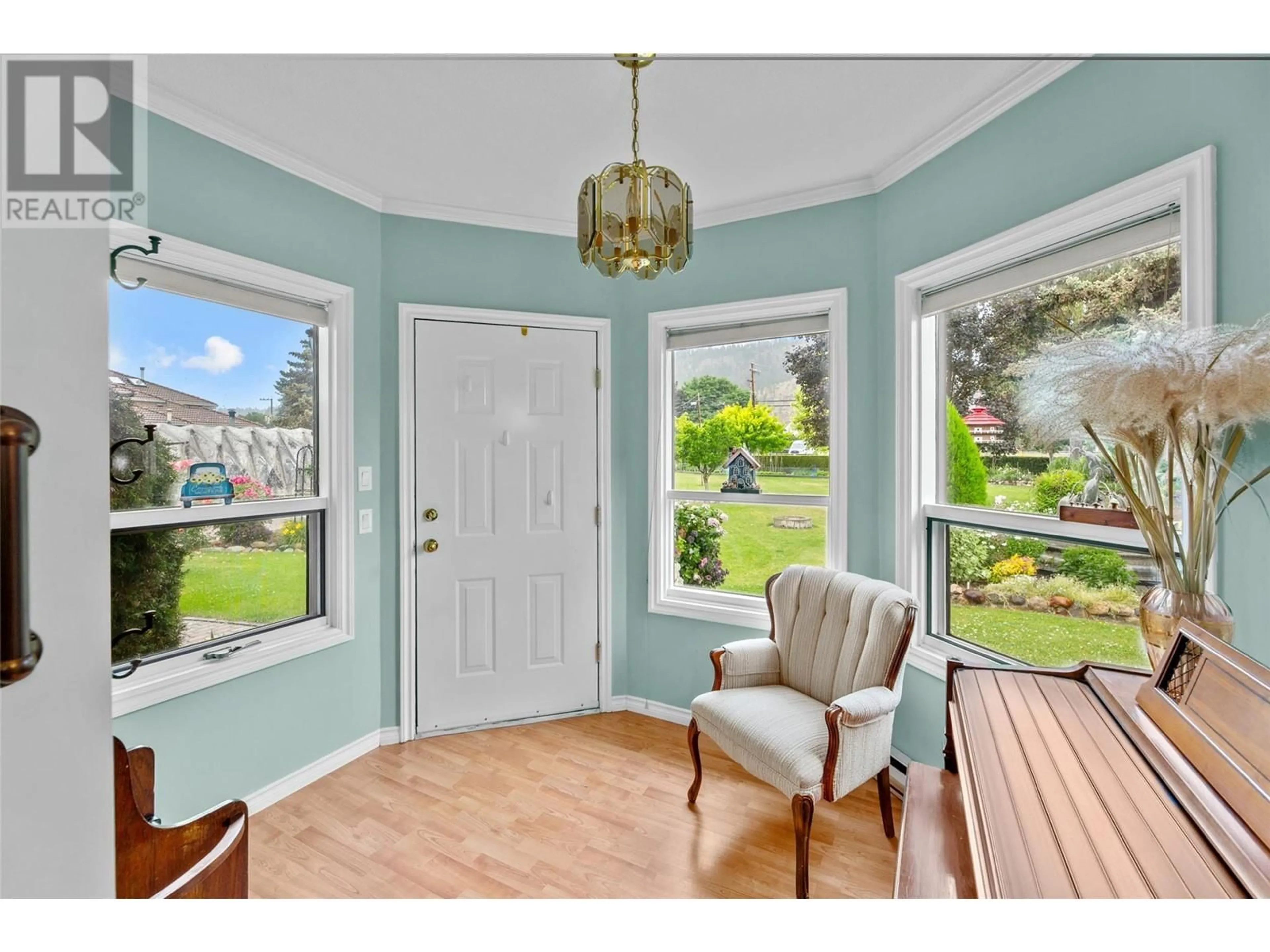 Indoor entryway for 457 VALLEY ROAD, Kelowna British Columbia V1V2E5