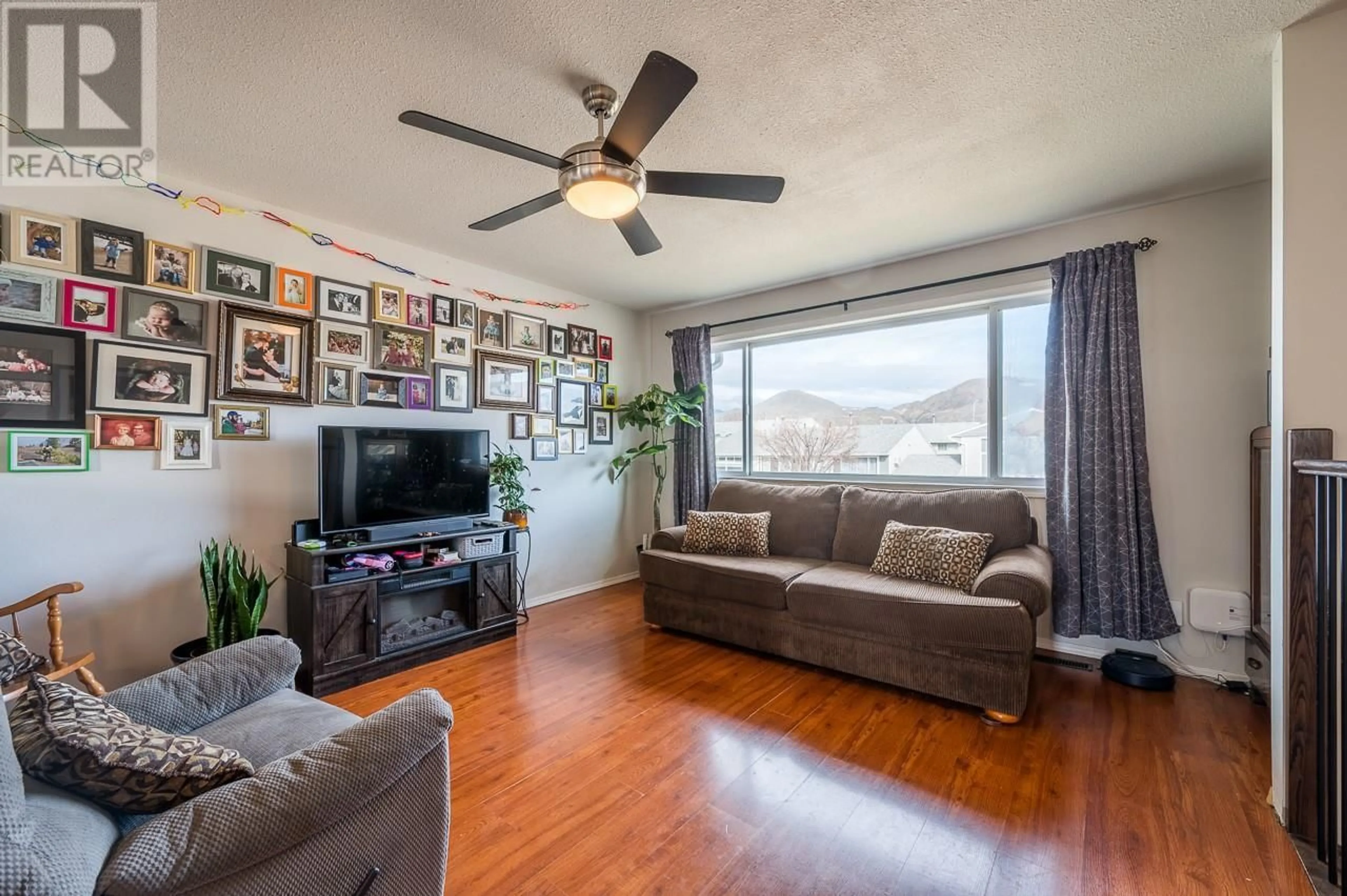 Living room with furniture, wood/laminate floor for 800 VALHALLA Drive Unit# 2, Kamloops British Columbia V2B1R8