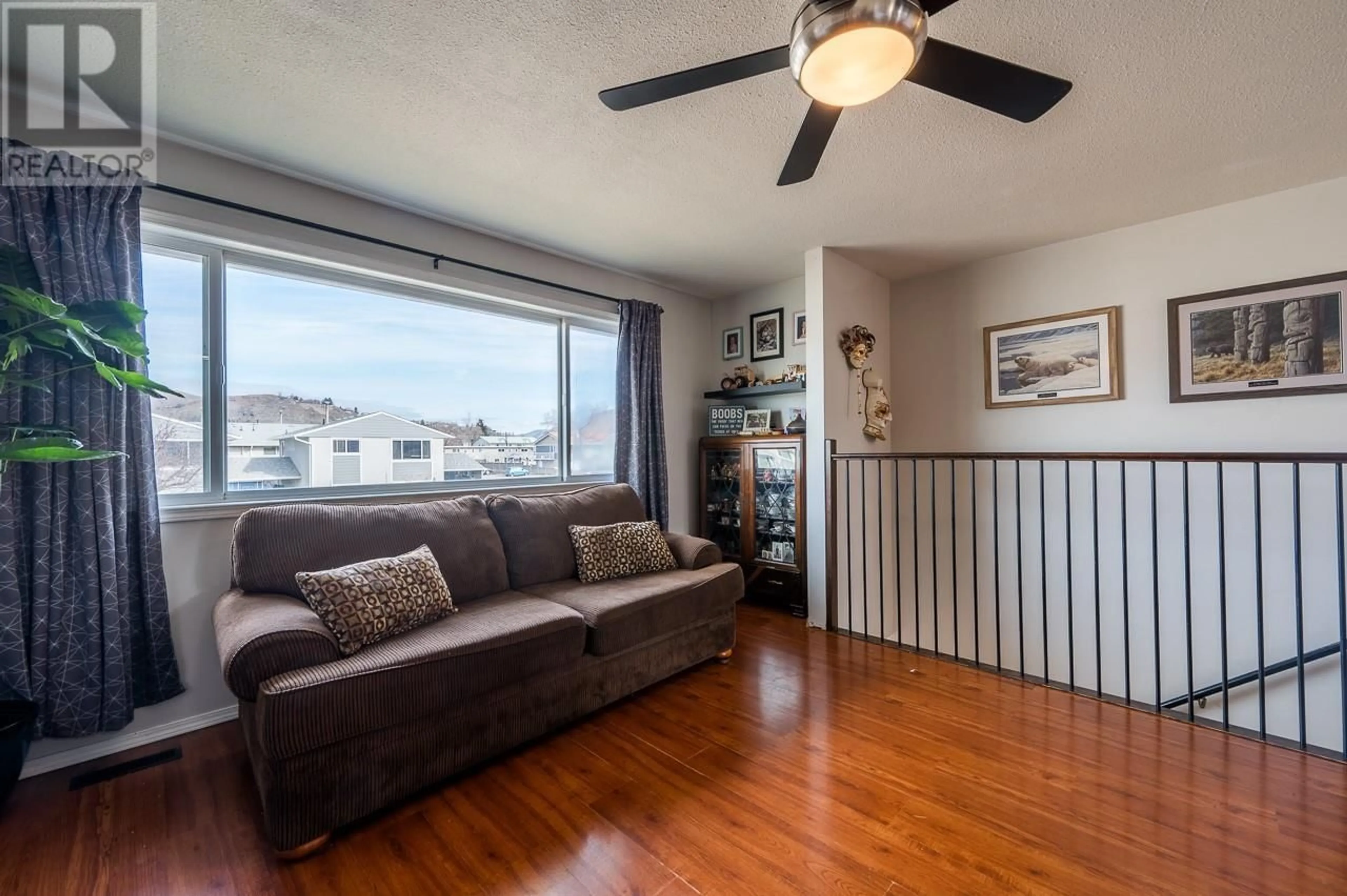 Living room with furniture, wood/laminate floor for 800 VALHALLA Drive Unit# 2, Kamloops British Columbia V2B1R8