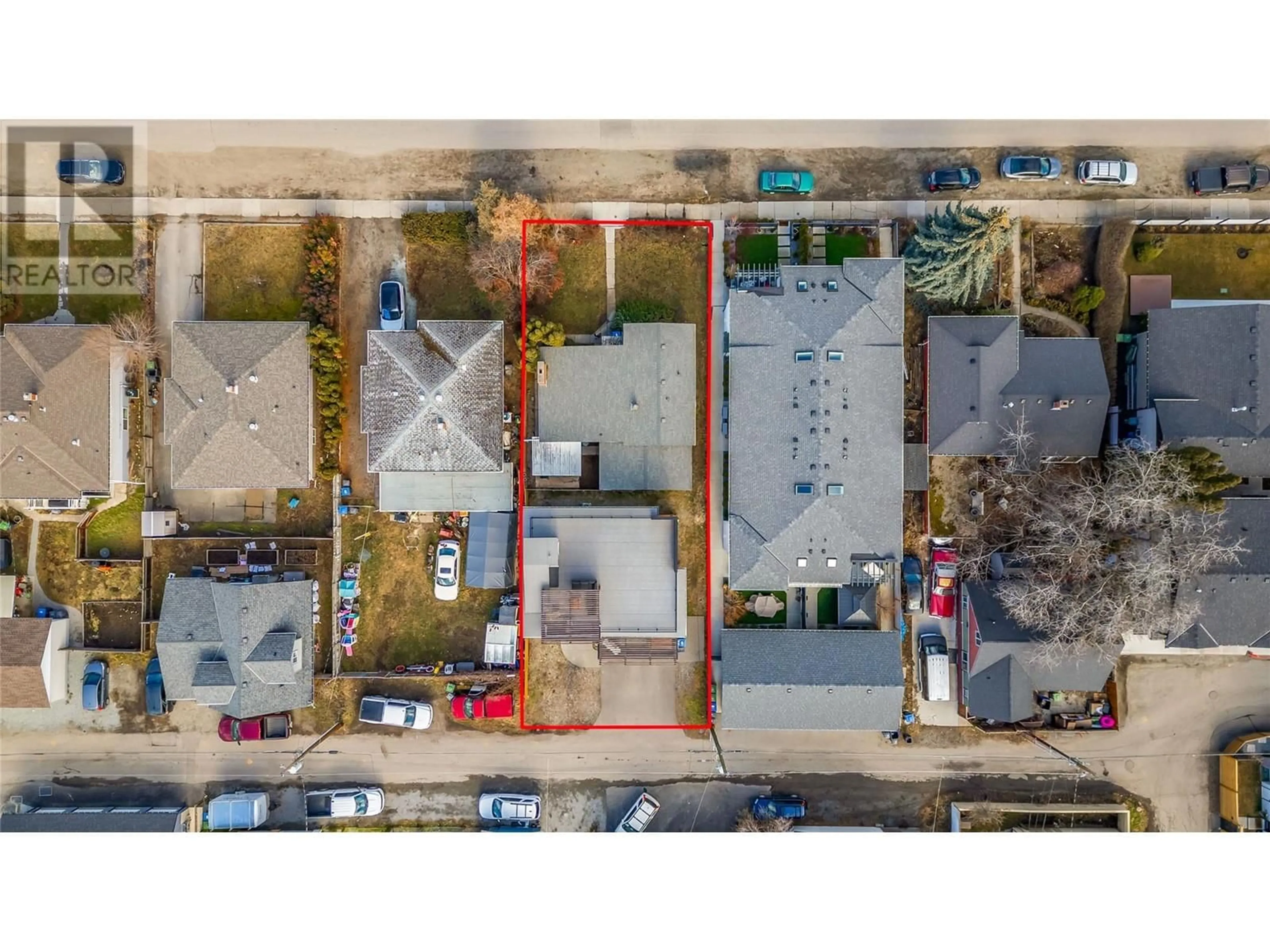 A pic from outside/outdoor area/front of a property/back of a property/a pic from drone, street for 841 & 843 Martin Avenue, Kelowna British Columbia V1Y6V4