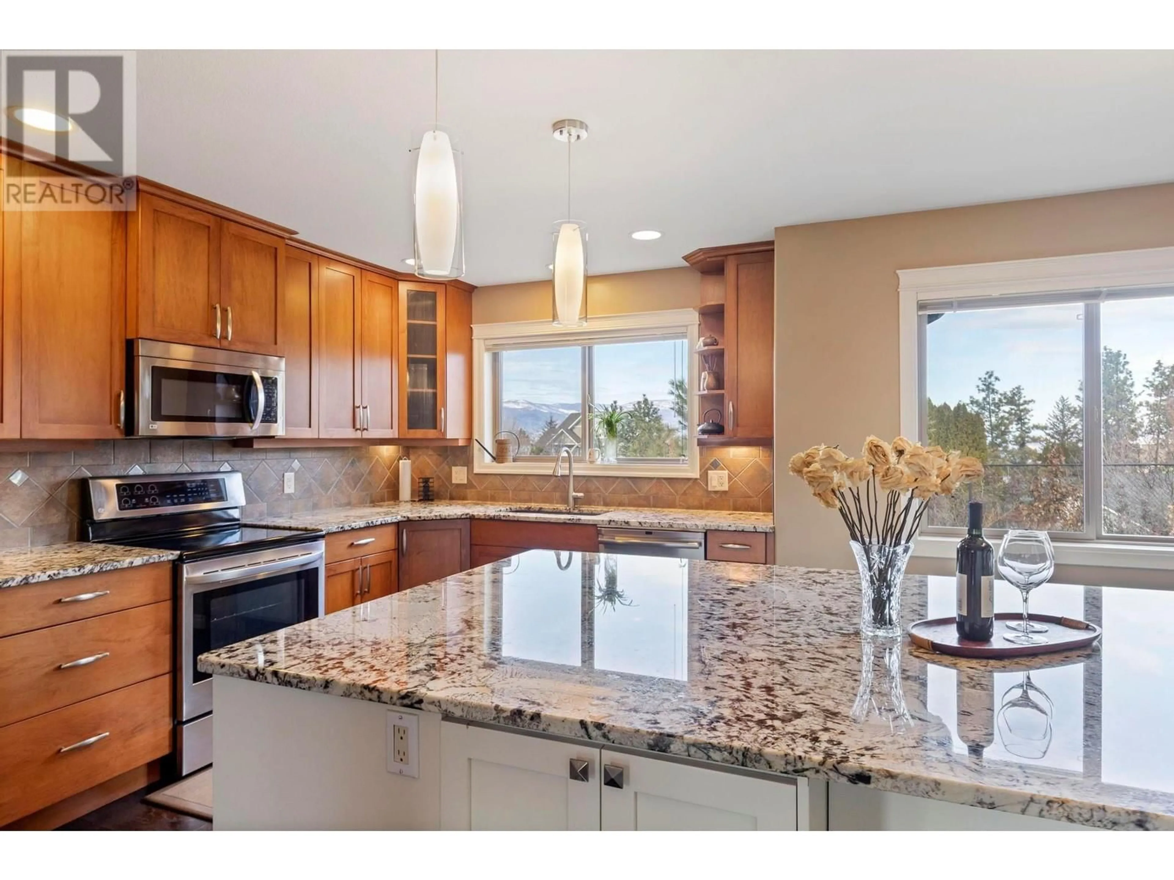 Open concept kitchen, ceramic/tile floor for 524 Curlew Drive, Kelowna British Columbia V1W4M2