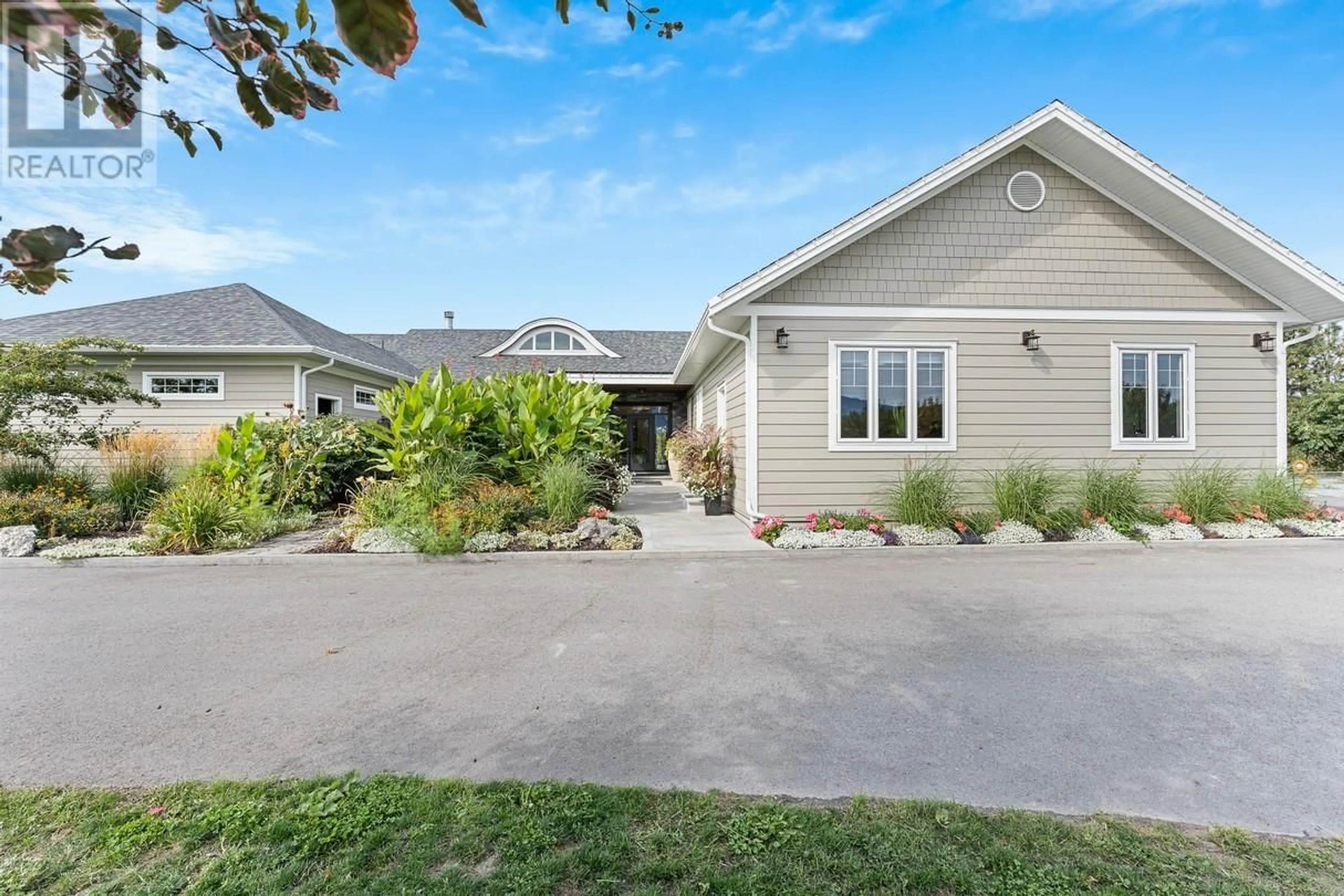 Home with vinyl exterior material, street for 3022 DUNSTER ROAD, Kelowna British Columbia V1W4H3