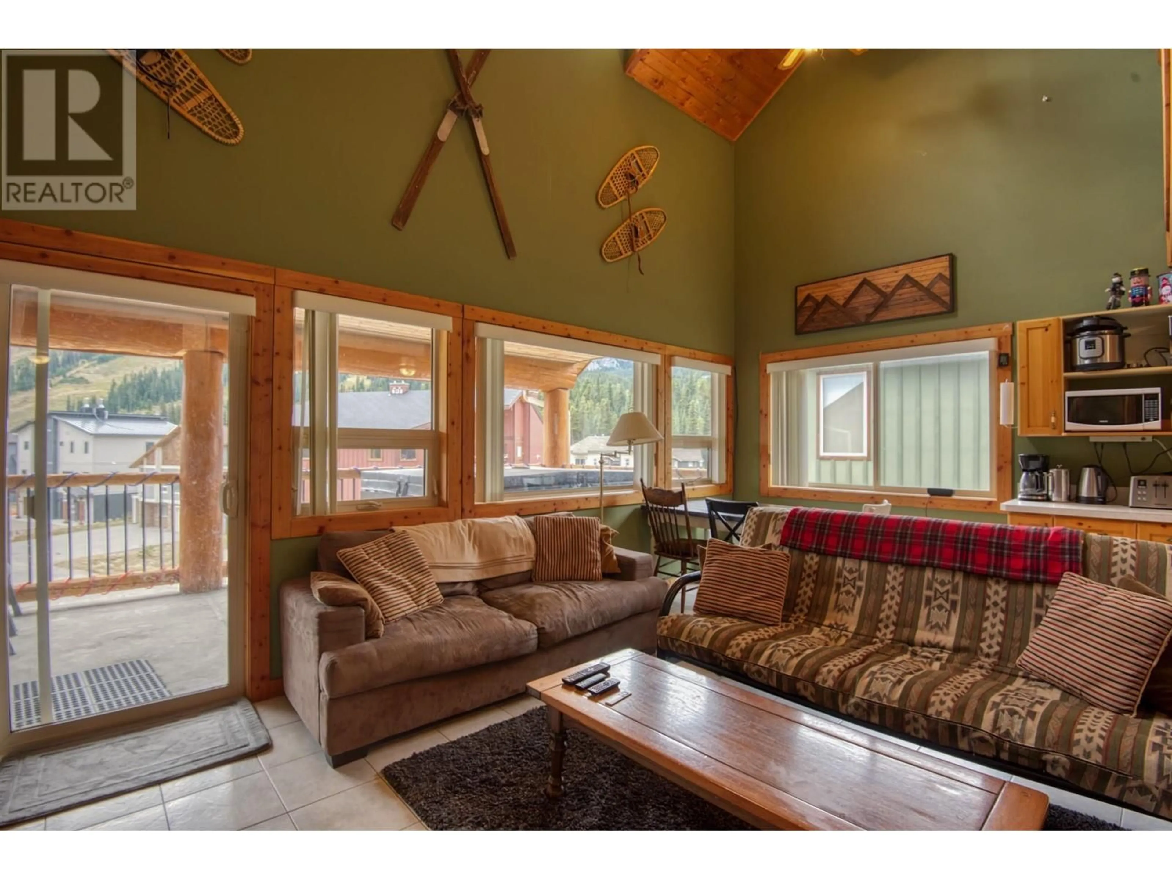 Living room with furniture, wood/laminate floor for 301 - 161 CLEARVIEW CRESCENT, Apex Mountain British Columbia V2A0E2