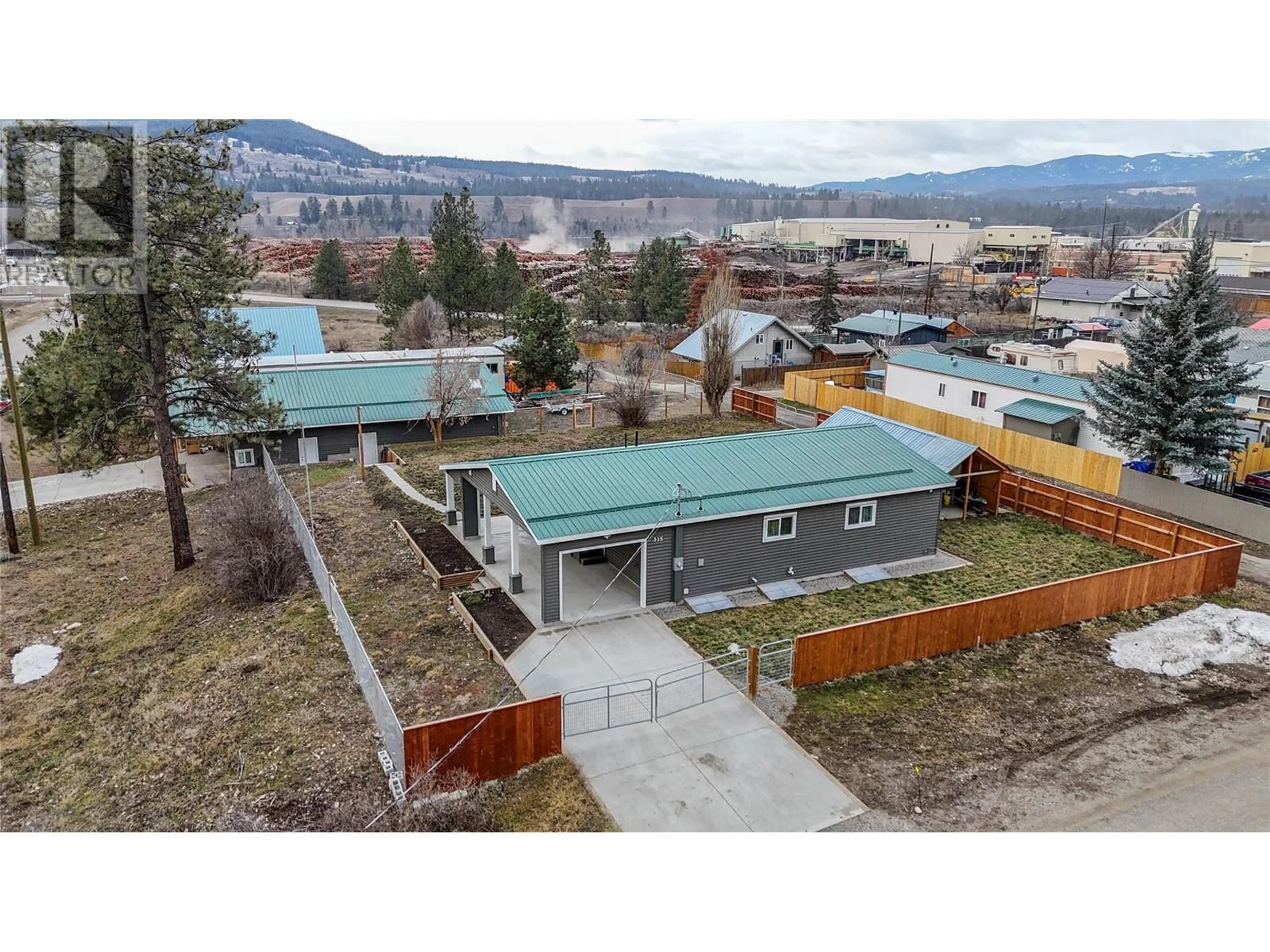A pic from outside/outdoor area/front of a property/back of a property/a pic from drone, mountain view for 315 8TH AVENUE, Princeton British Columbia V0X1W0