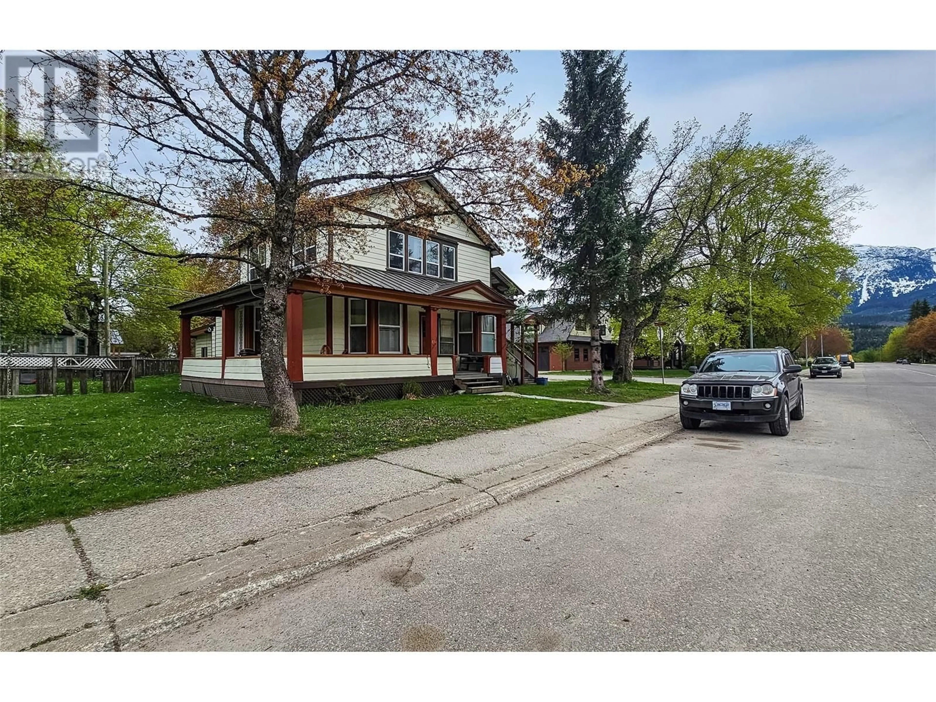 Home with brick exterior material, street for 614 MACKENZIE AVENUE, Revelstoke British Columbia V0E2S0