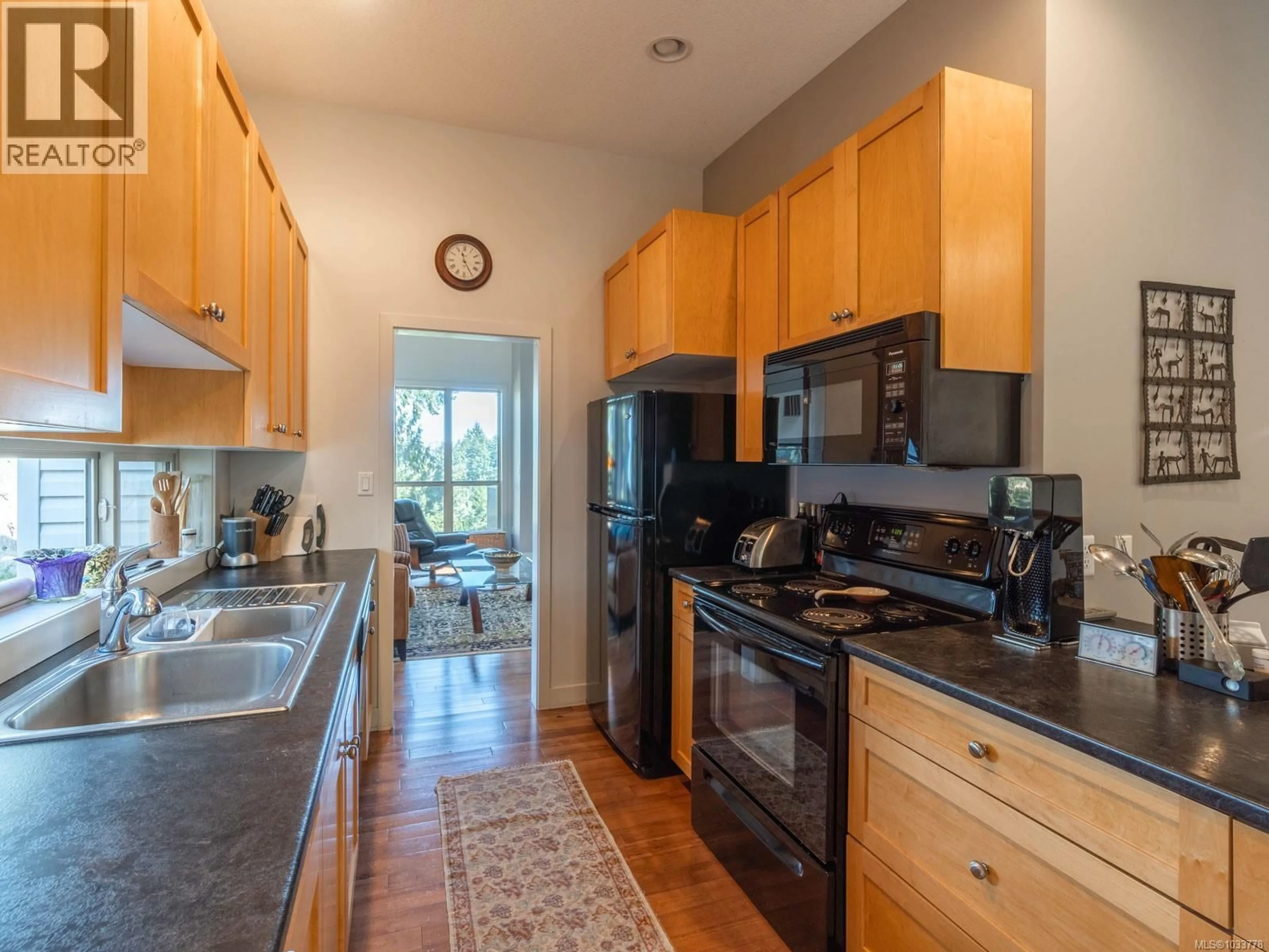 Standard kitchen, wood/laminate floor for 541 CHARFINCH PLACE, Nanaimo British Columbia V9T5A4