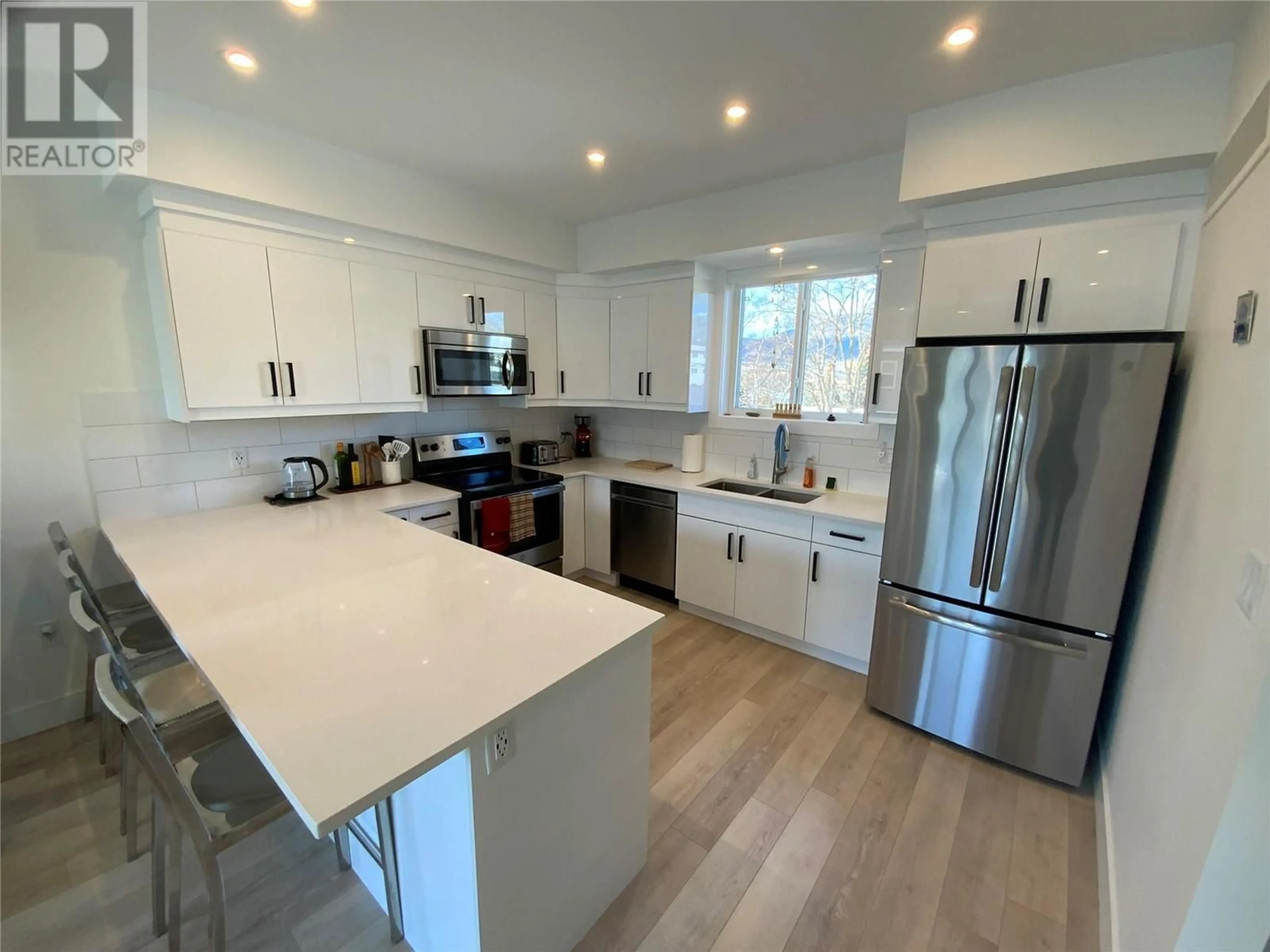 Open concept kitchen, unknown for 104 - 210 SCOTT AVENUE, Penticton British Columbia V2A2J5