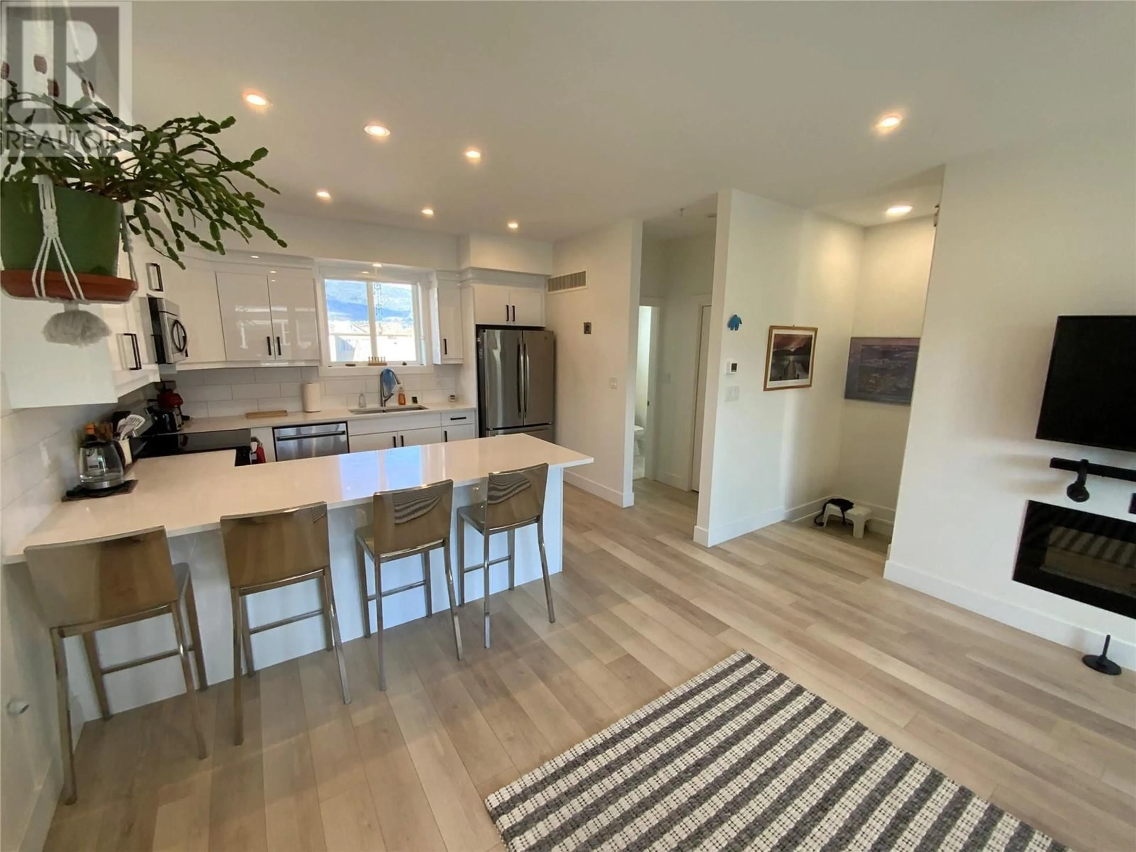 Open concept kitchen, unknown for 104 - 210 SCOTT AVENUE, Penticton British Columbia V2A2J5