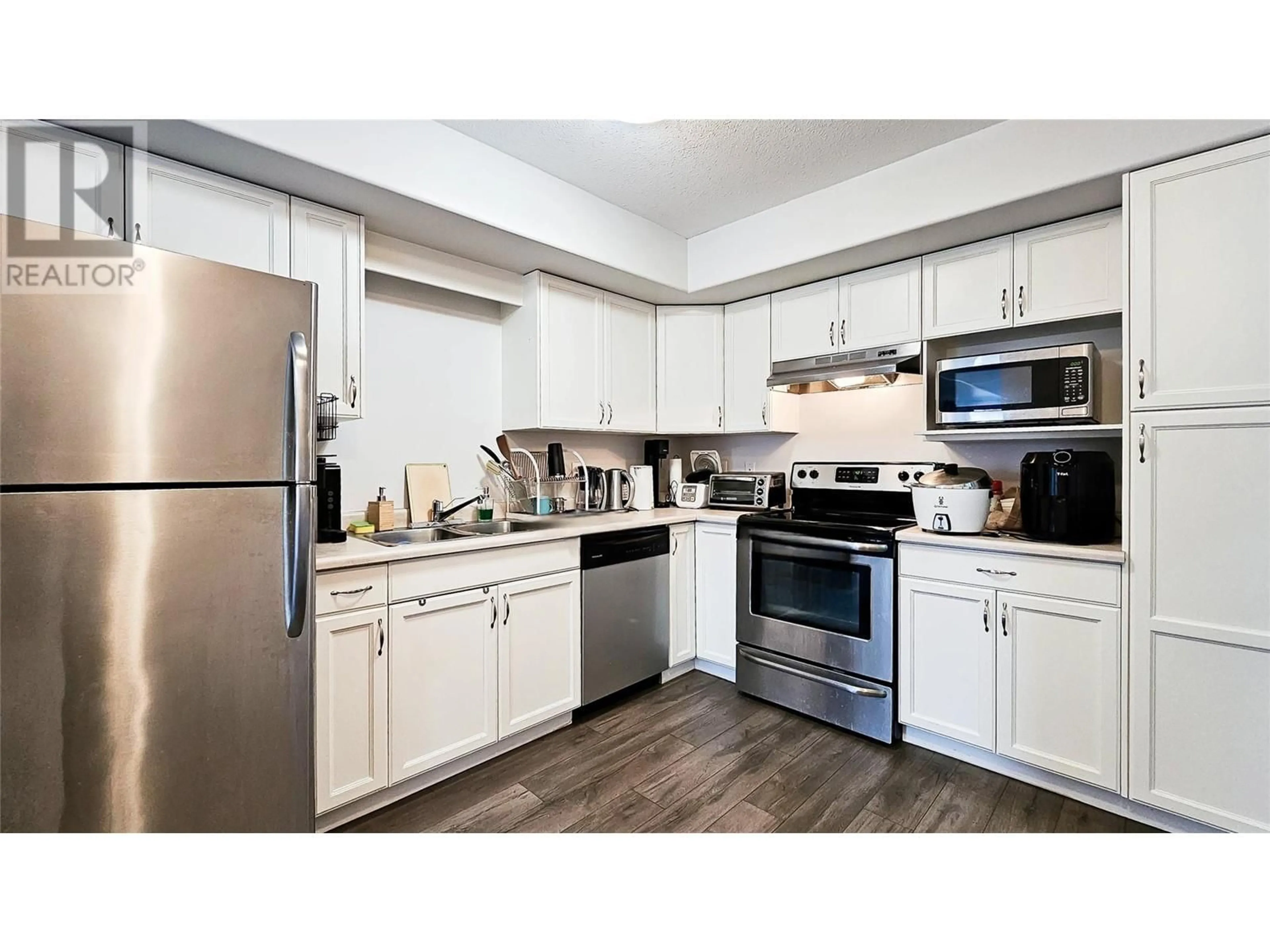 Standard kitchen, unknown for 309 - 3115 DE MONTREUIL COURT, Kelowna British Columbia V1W3W1