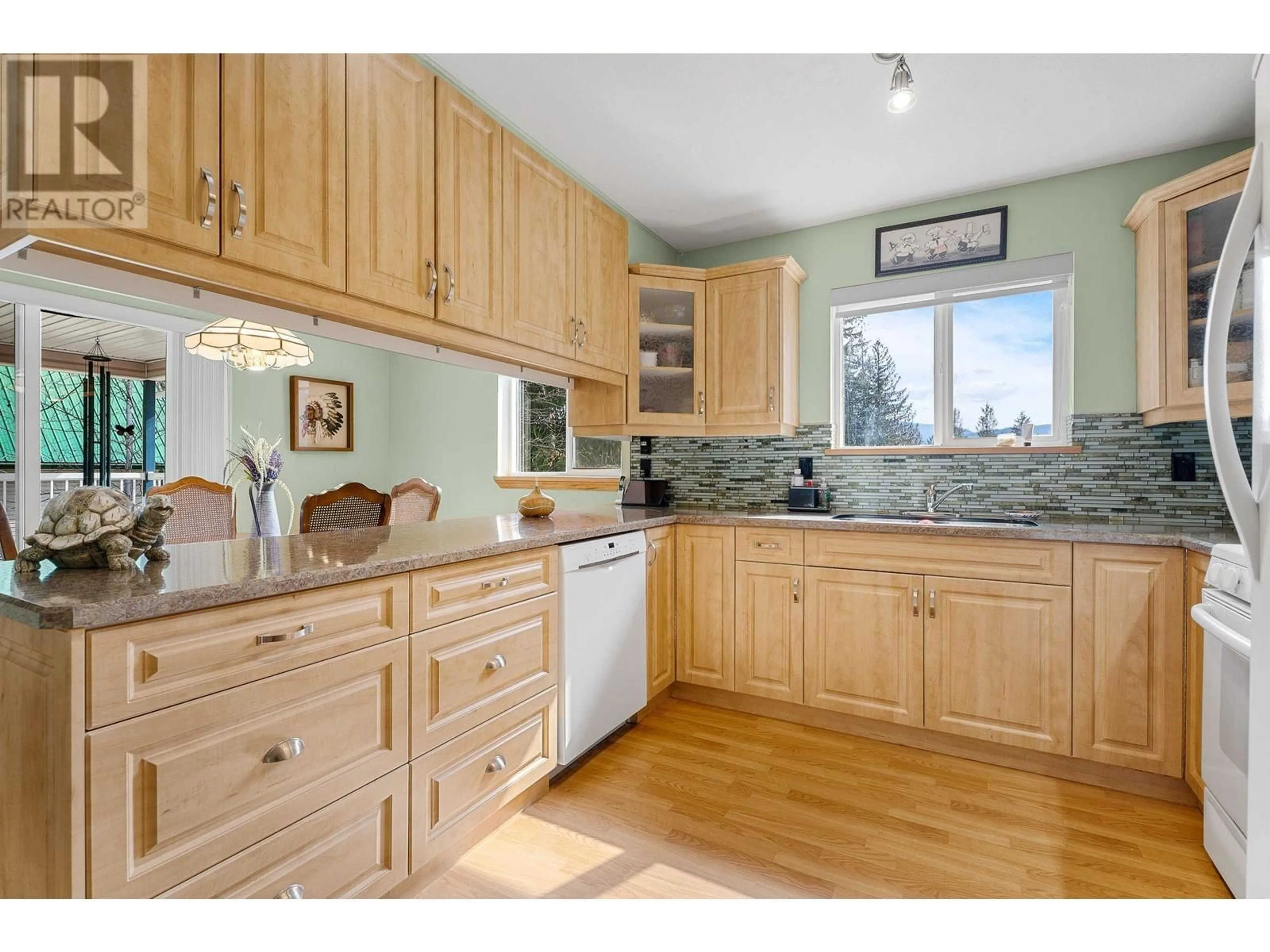 Standard kitchen, wood/laminate floor for 7451 ESTATE DRIVE, Anglemont British Columbia V0E1M8
