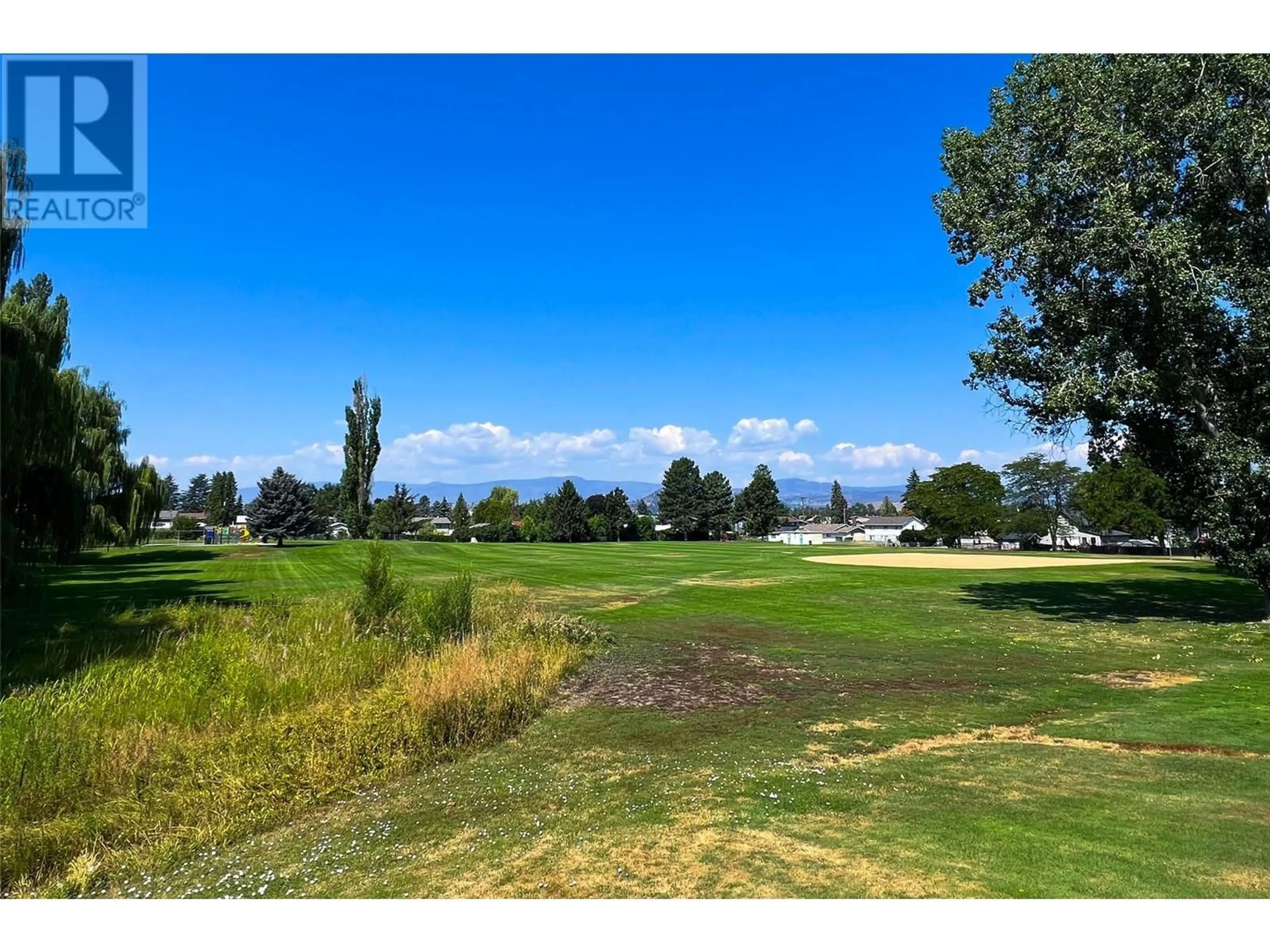 A pic from outside/outdoor area/front of a property/back of a property/a pic from drone, water/lake/river/ocean view for 3078 SPRINGFIELD ROAD, Kelowna British Columbia V1X1A5