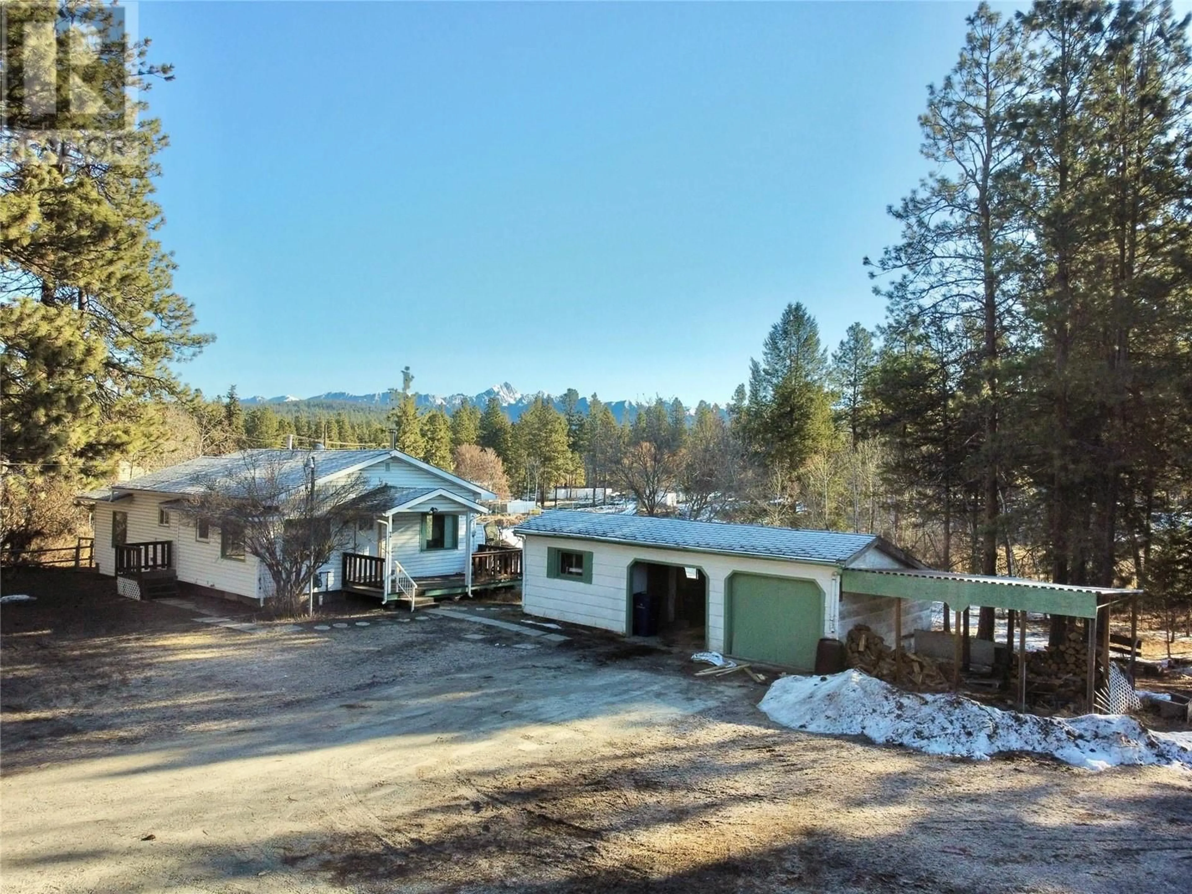 A pic from outside/outdoor area/front of a property/back of a property/a pic from drone, unknown for 2996 THEATRE Road, Cranbrook British Columbia V1C7B8