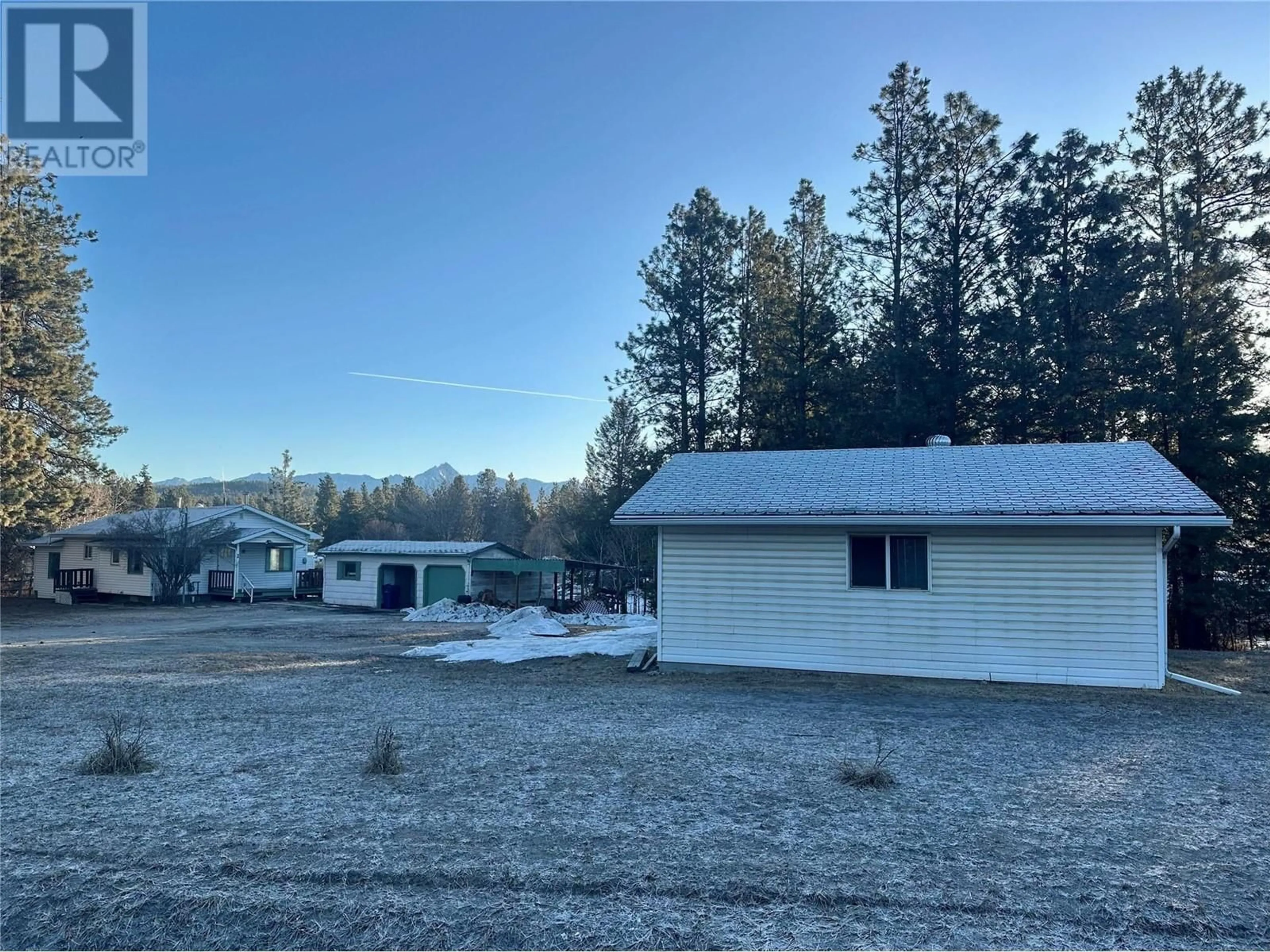 A pic from outside/outdoor area/front of a property/back of a property/a pic from drone, unknown for 2996 THEATRE Road, Cranbrook British Columbia V1C7B8