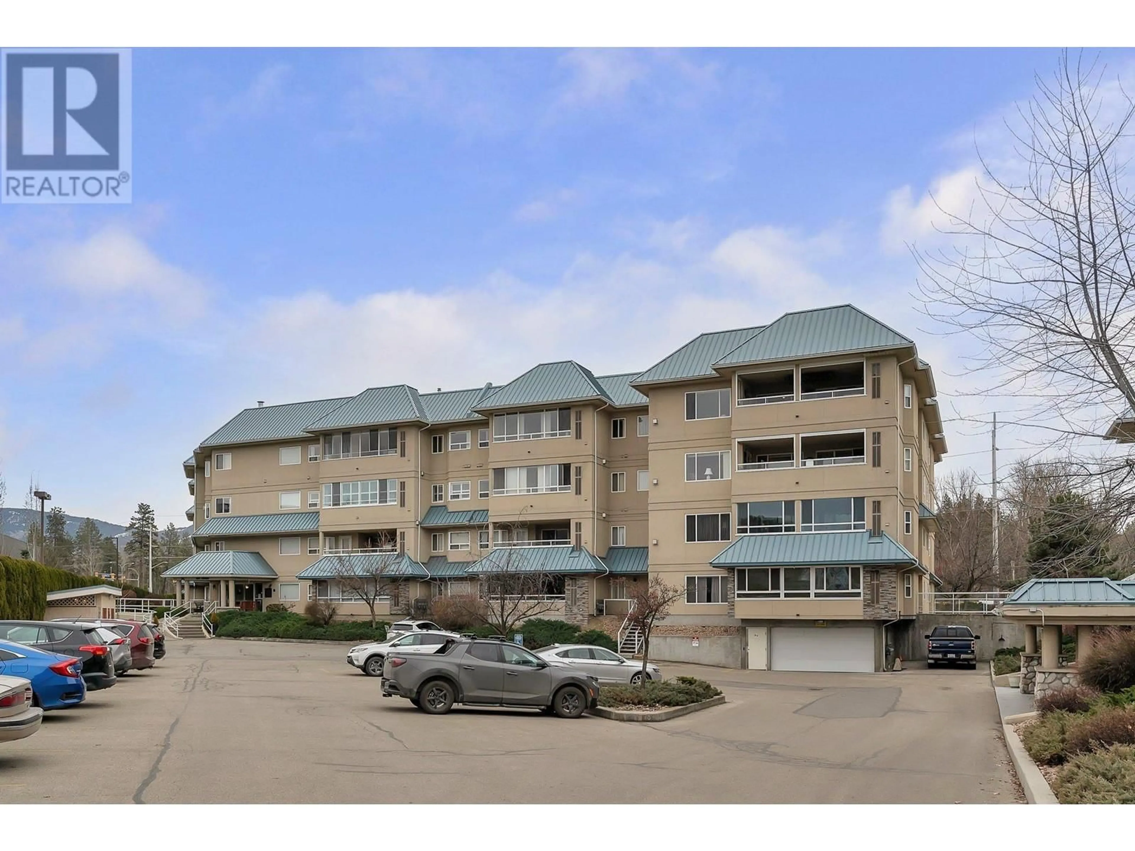 Indoor foyer for 415 - 1961 DURNIN ROAD, Kelowna British Columbia V1X7Z6