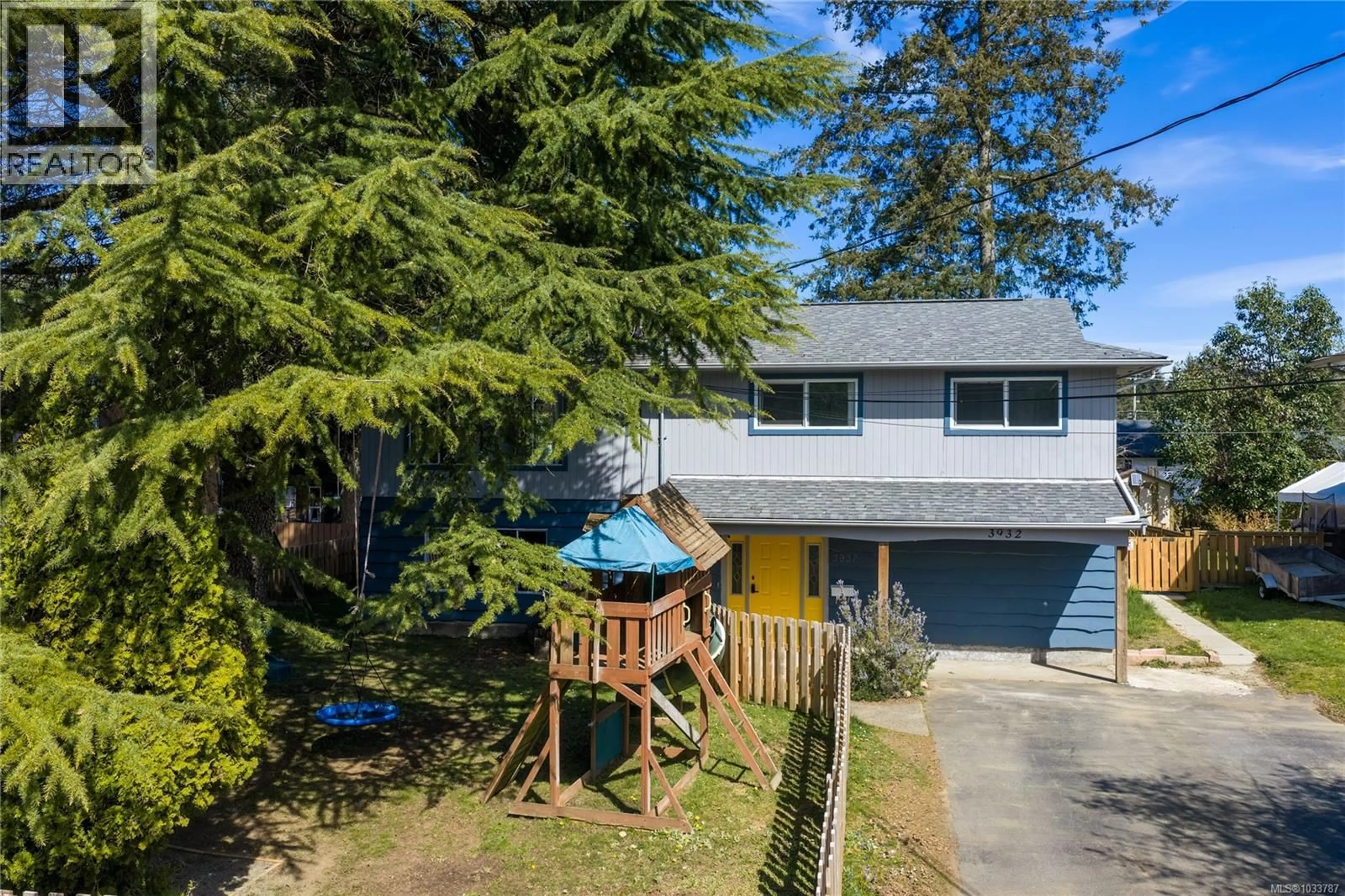 A pic from outside/outdoor area/front of a property/back of a property/a pic from drone, street for 3932 MACISAAC DRIVE, Nanaimo British Columbia V9T2V3