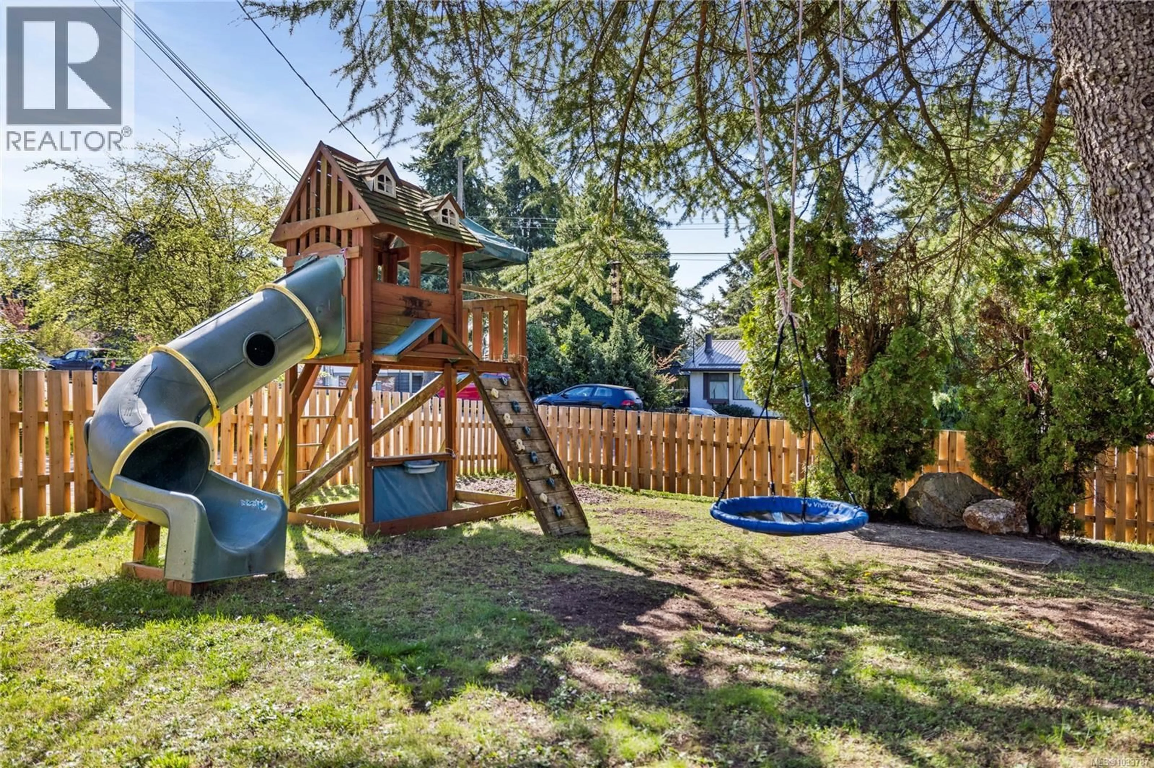 Patio, street for 3932 MACISAAC DRIVE, Nanaimo British Columbia V9T2V3