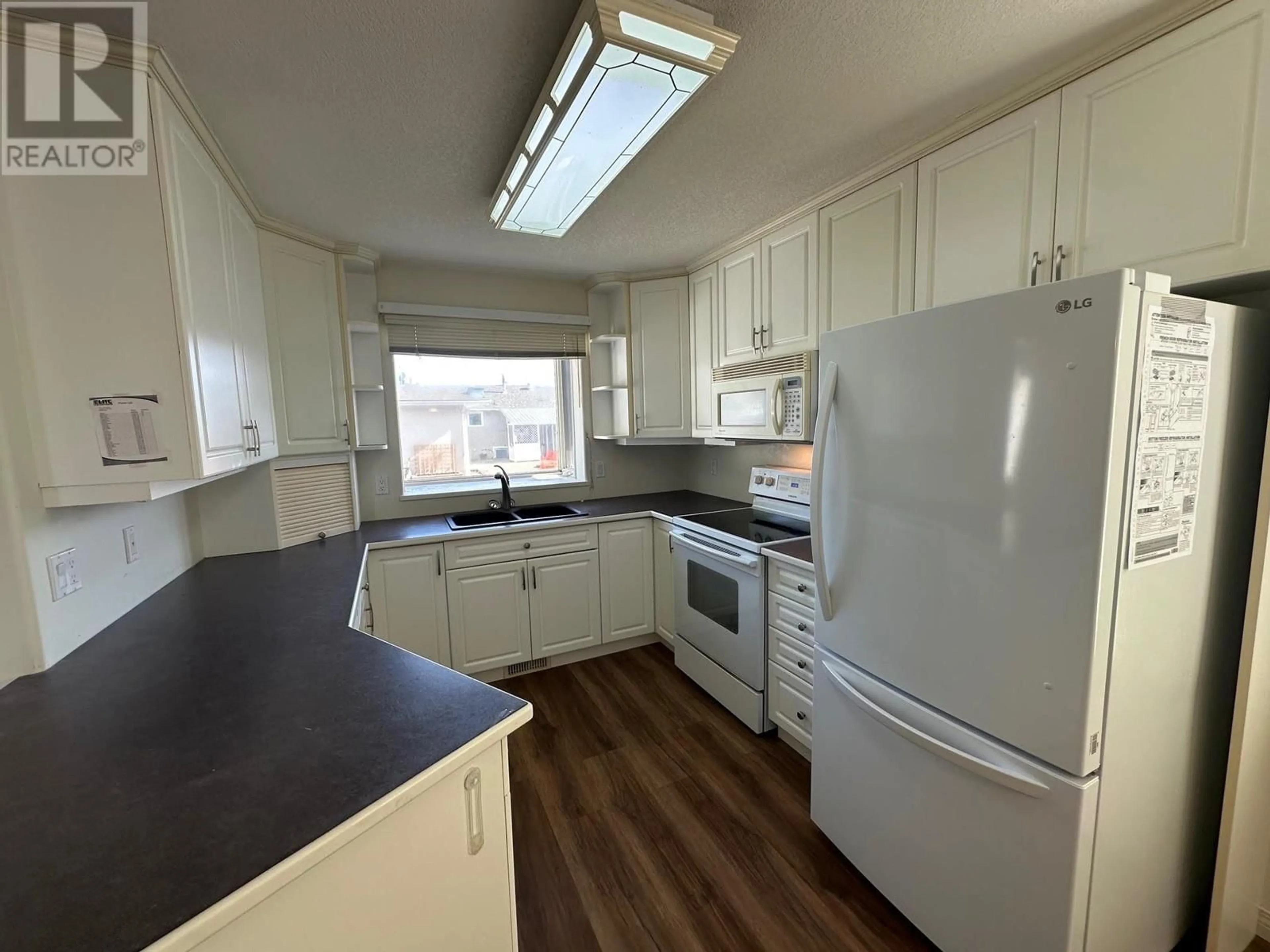 Standard kitchen, unknown for 894 INVERMERE COURT, Kamloops British Columbia V2H1T7