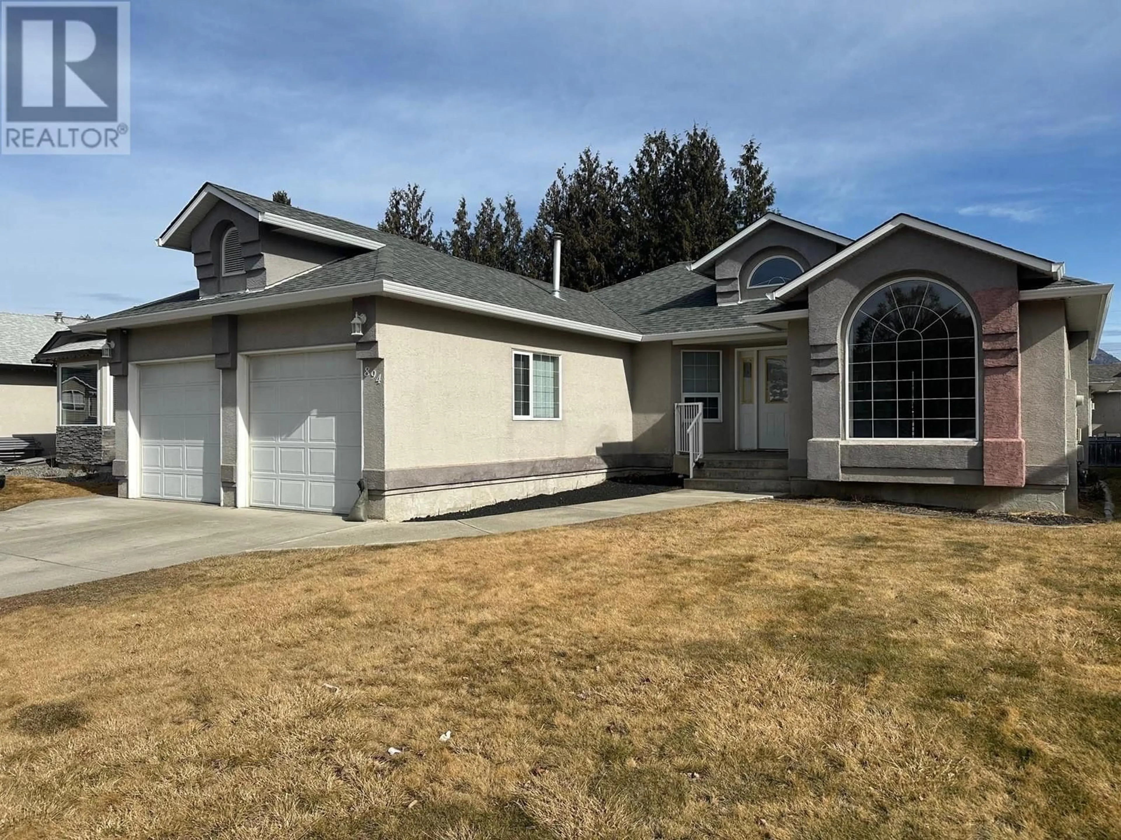 Home with vinyl exterior material, street for 894 INVERMERE Court, Kamloops British Columbia V2H1T7