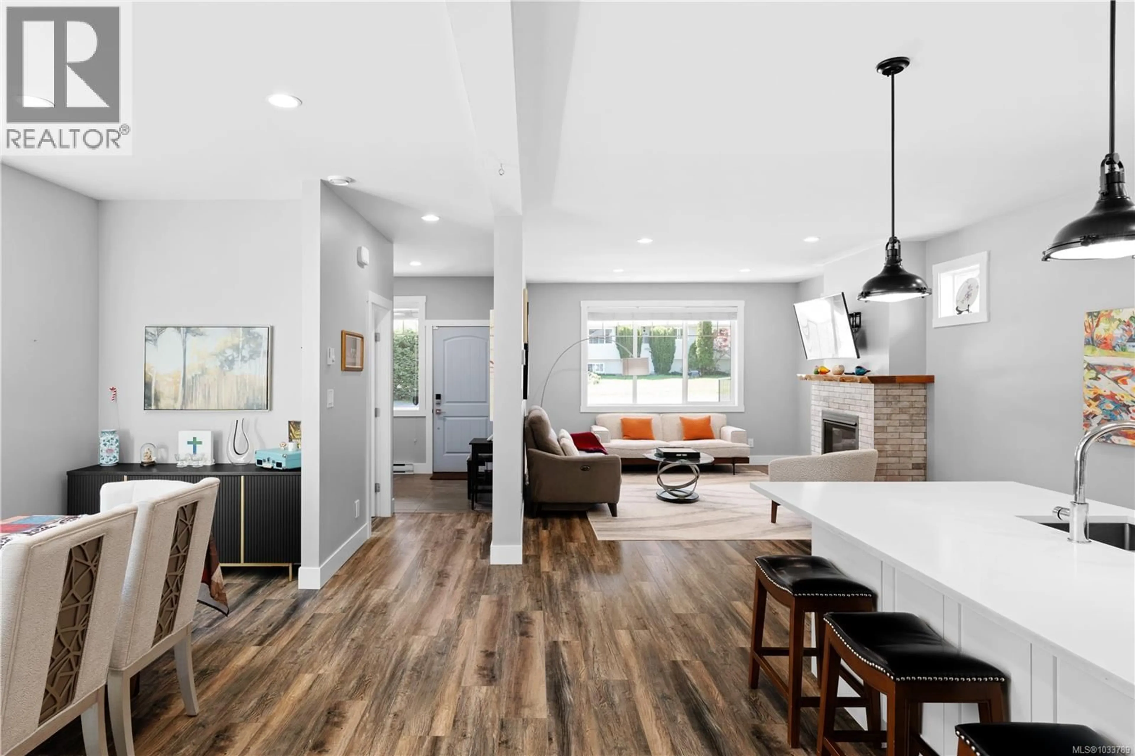 Open concept kitchen, wood/laminate floor for 1040 JENKINS AVENUE, Langford British Columbia V9B2N7