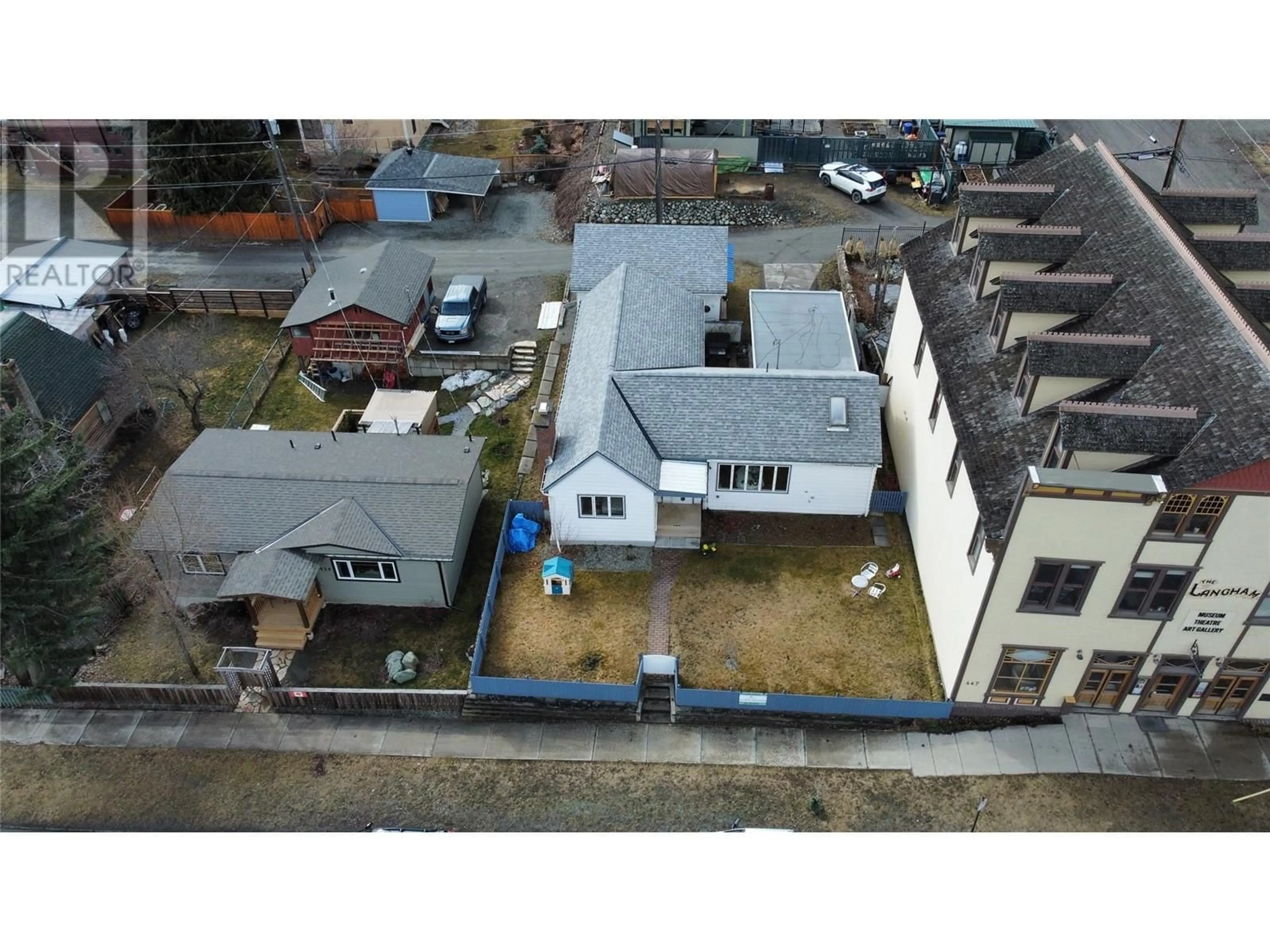 A pic from outside/outdoor area/front of a property/back of a property/a pic from drone, building for 443 A Avenue, Kaslo British Columbia V0G1M0