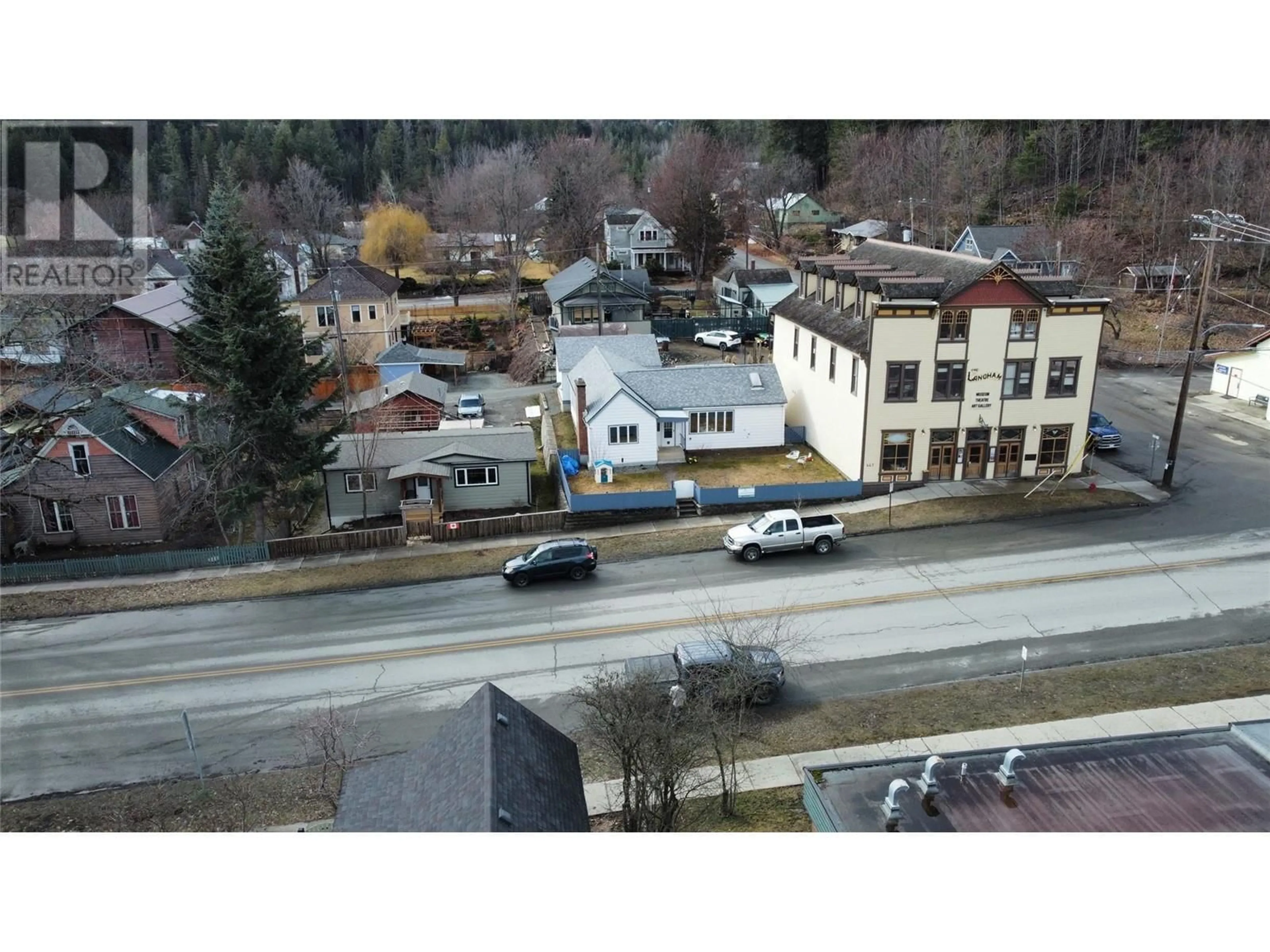 A pic from outside/outdoor area/front of a property/back of a property/a pic from drone, unknown for 443 A Avenue, Kaslo British Columbia V0G1M0