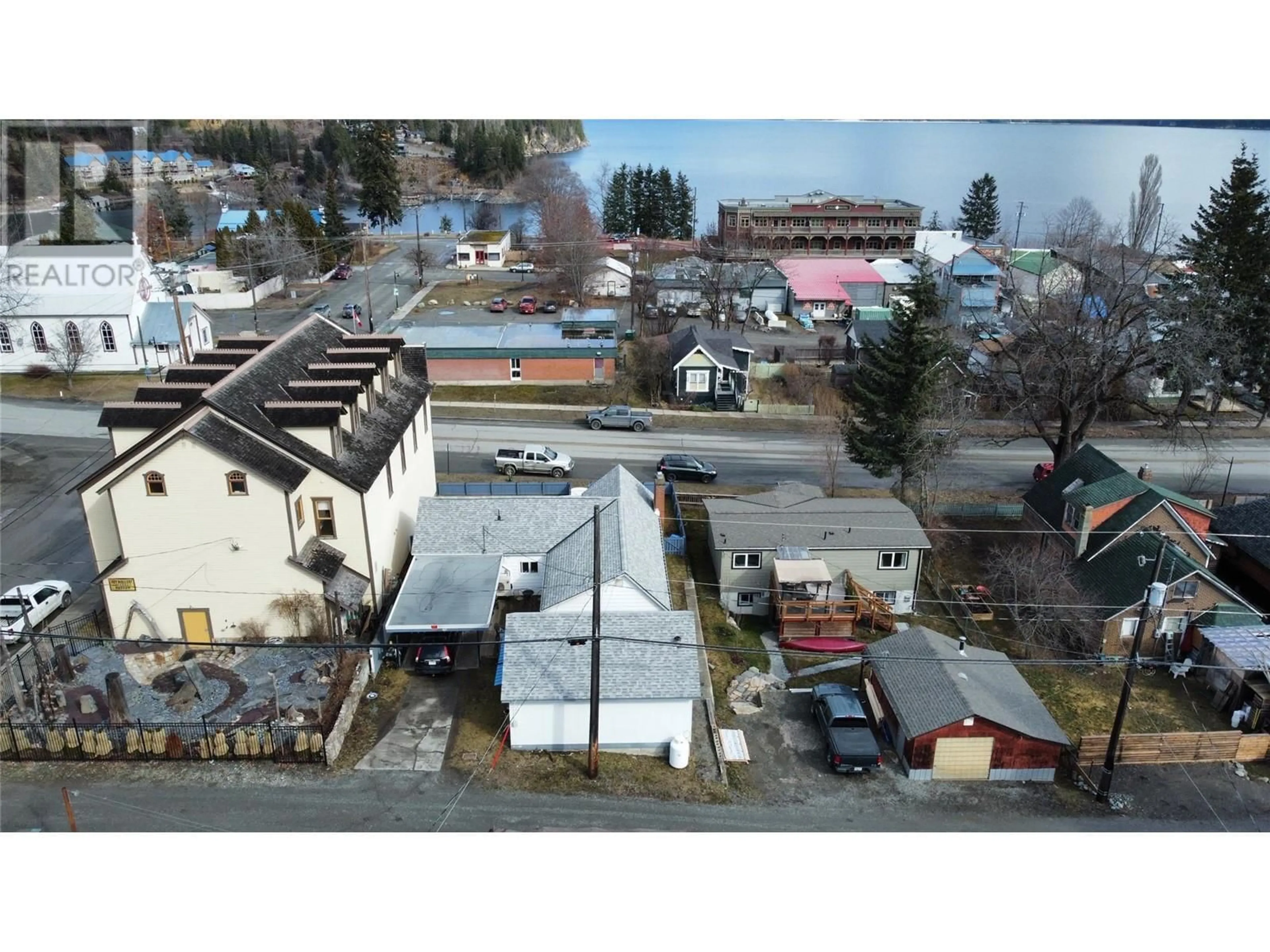 A pic from outside/outdoor area/front of a property/back of a property/a pic from drone, unknown for 443 A Avenue, Kaslo British Columbia V0G1M0