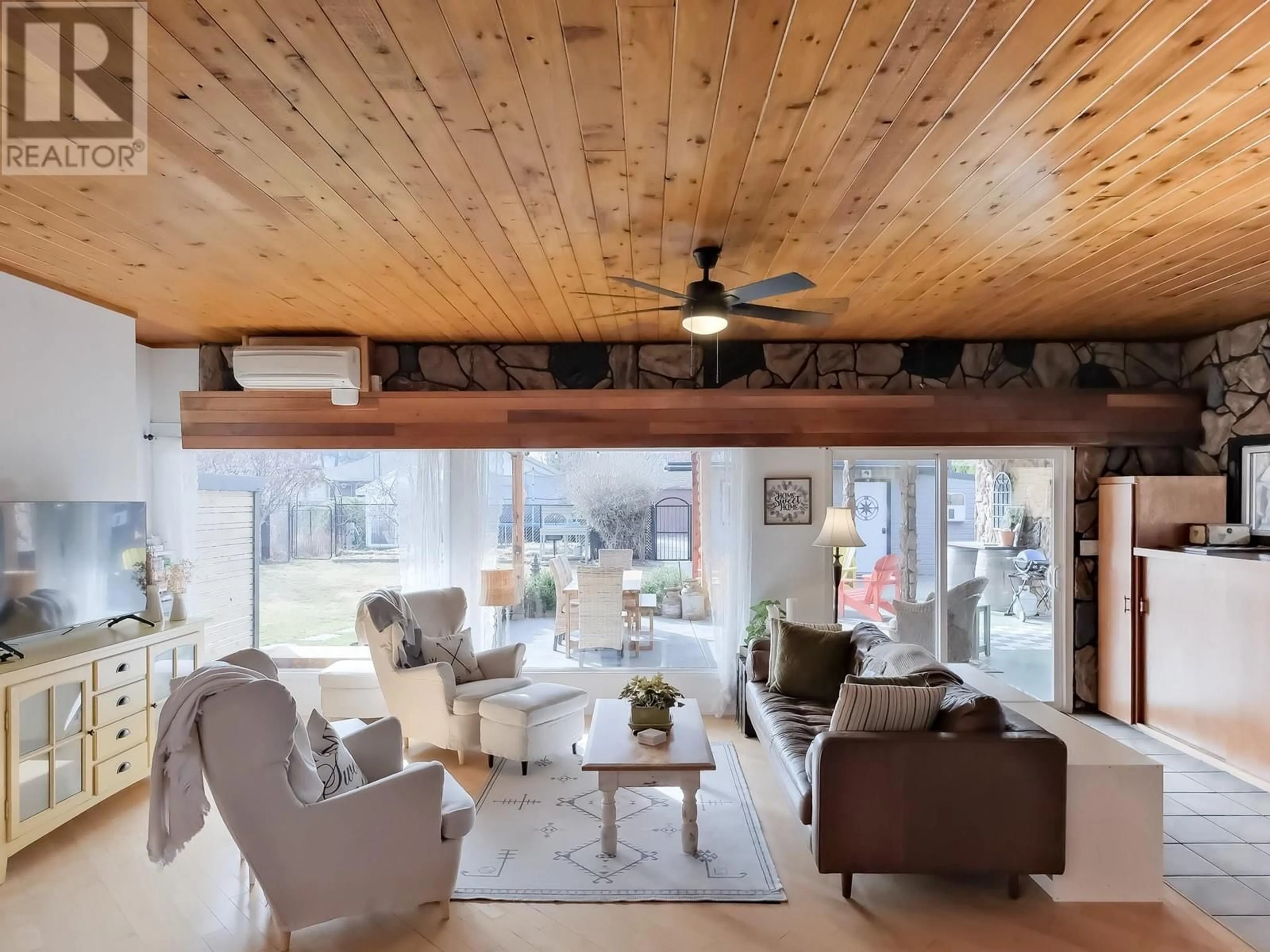 Living room with furniture, wood/laminate floor for 210 YORKTON AVENUE, Penticton British Columbia V2A3V2